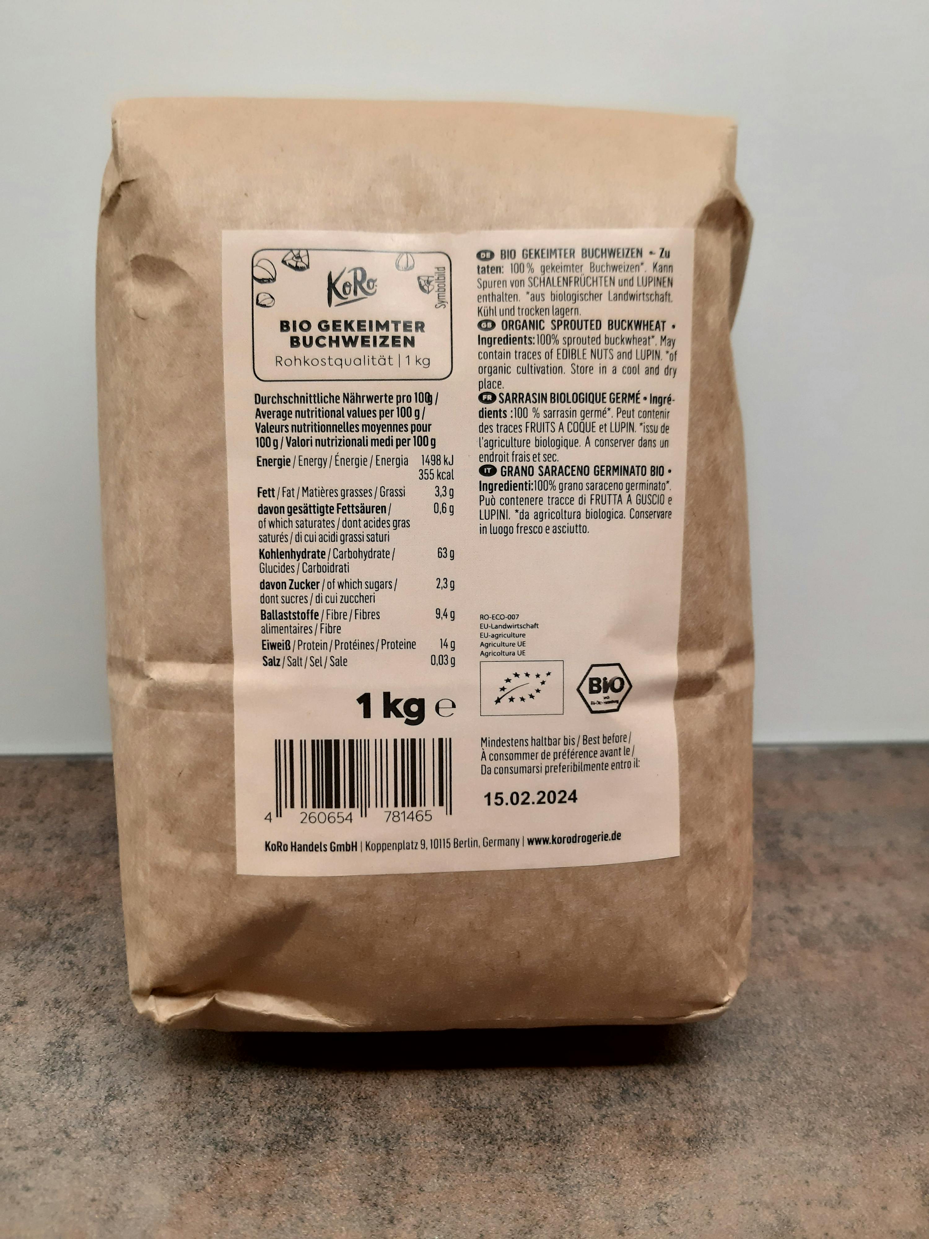 the back of a brown bag of food which says 1 kg on it