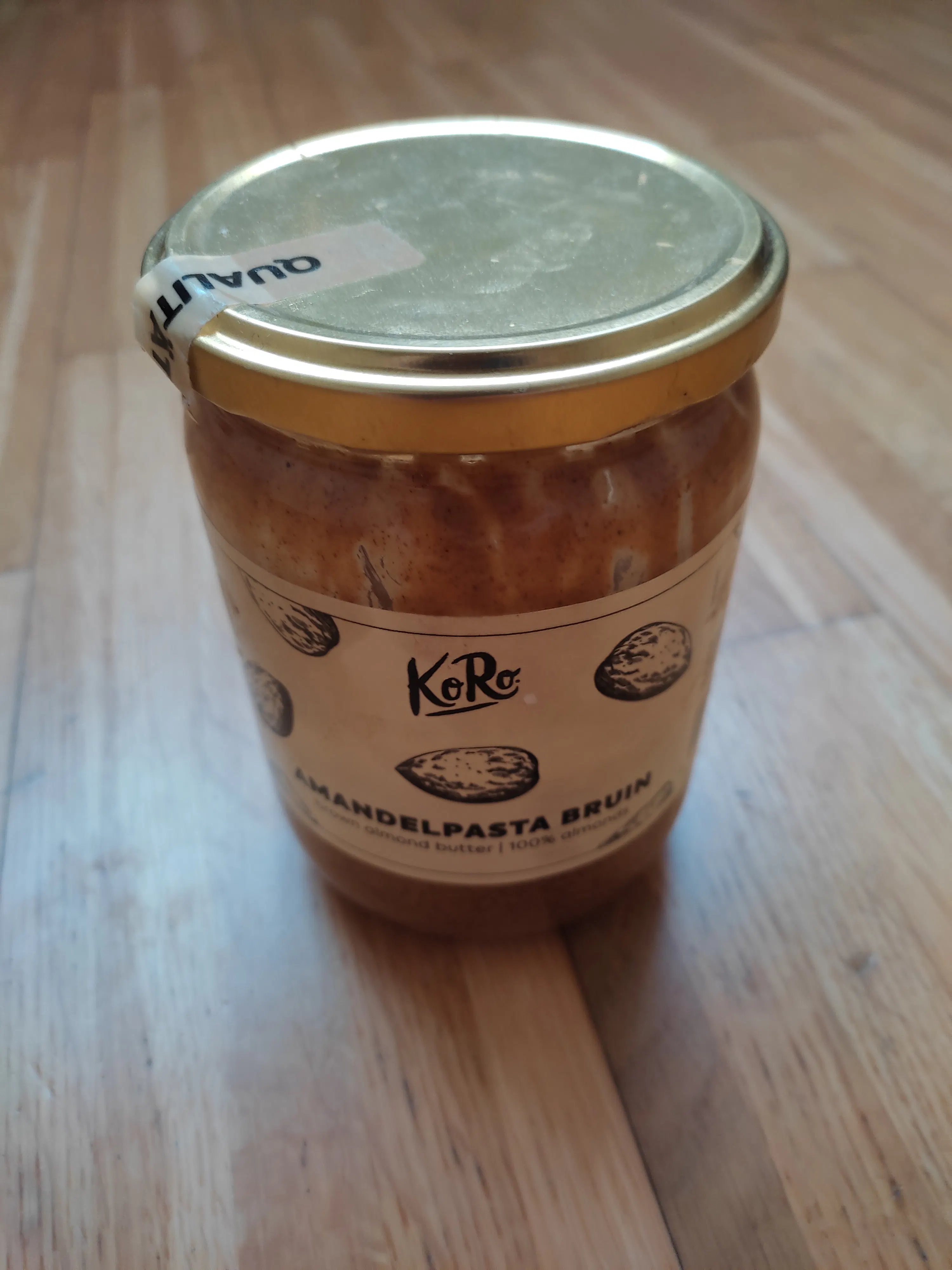 a jar of mandelpasta braun sits on a wooden surface