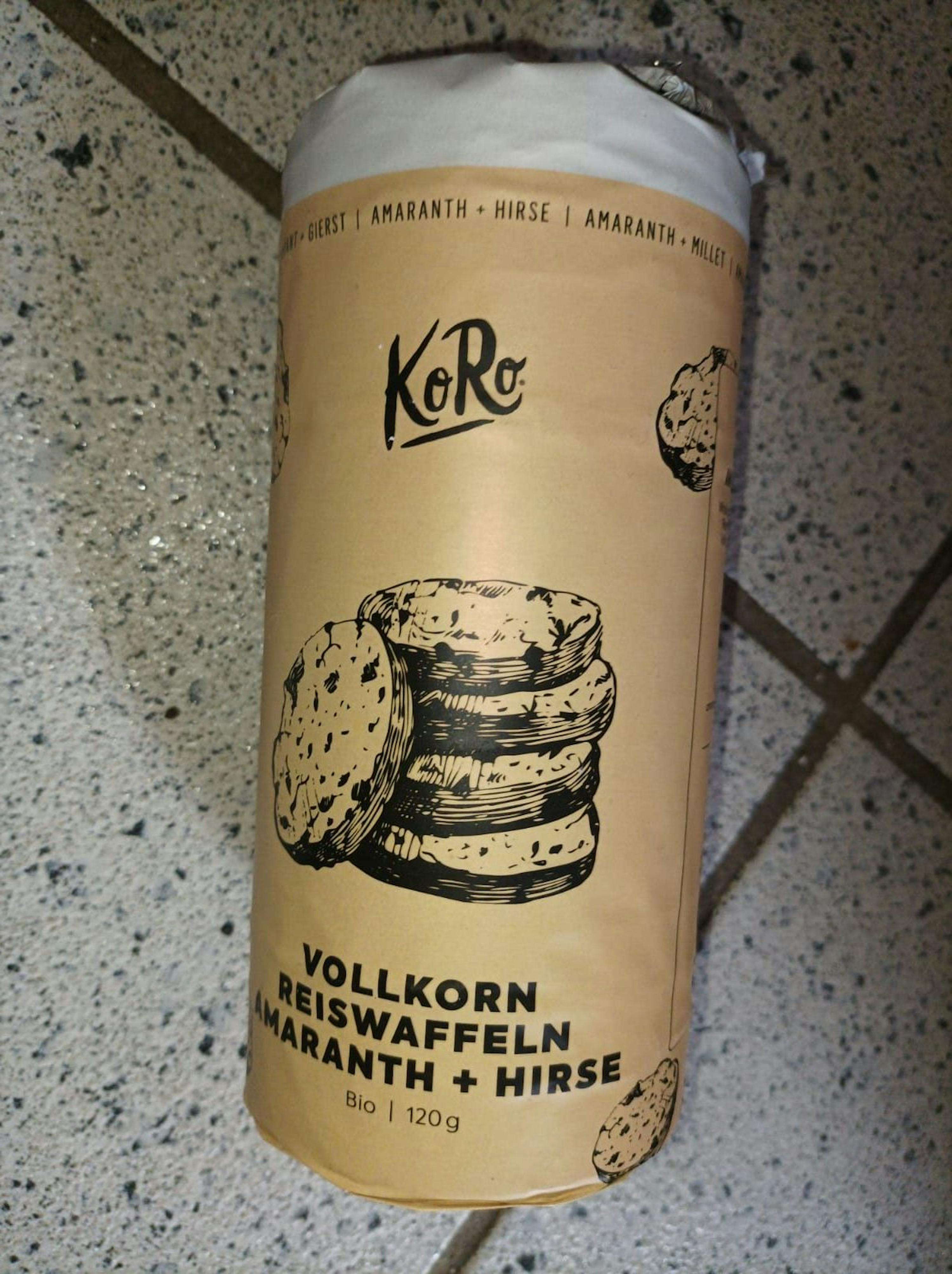 une boîte de biscuits avec l' écriture koro sur le côté