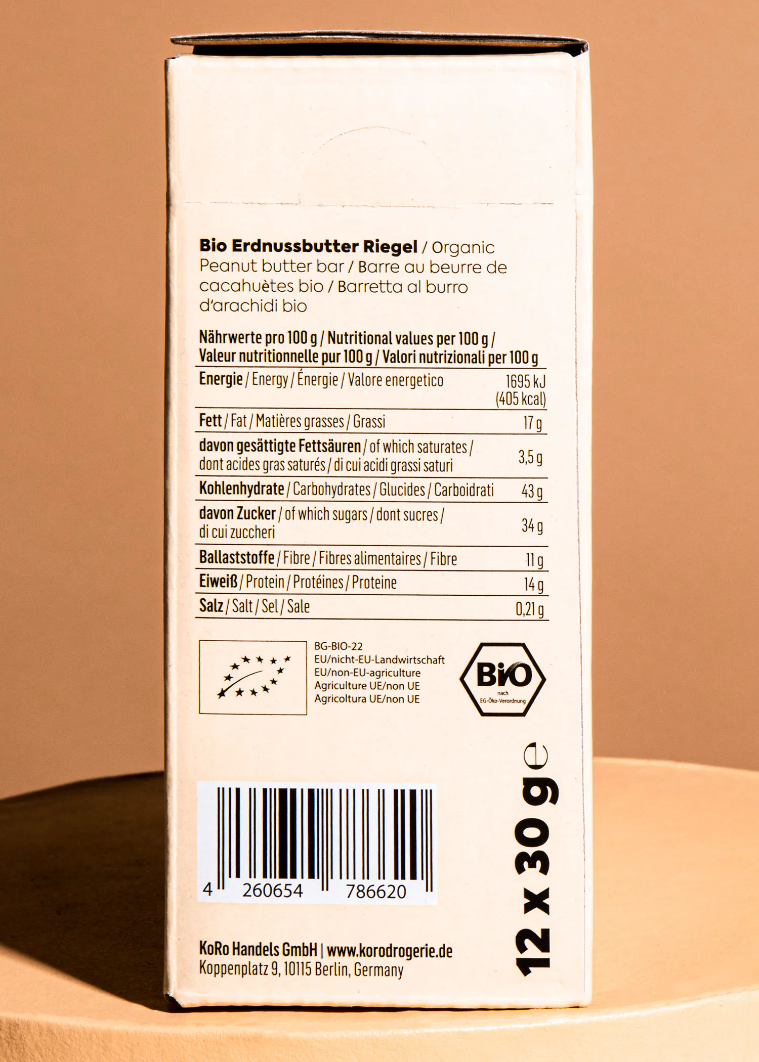l' arrière d' une boîte de beurre de cacahuètes bio