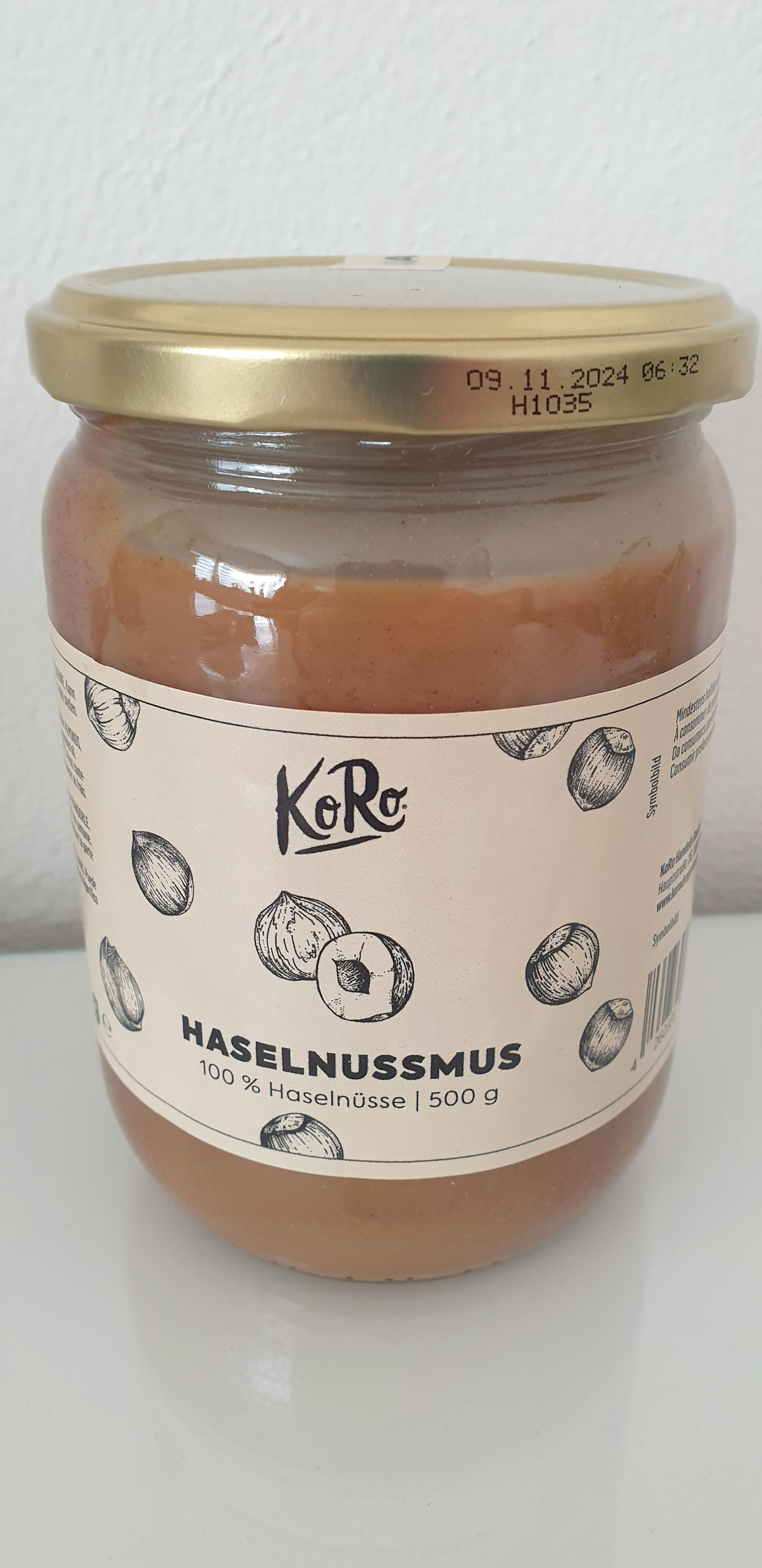 a jar of hazelnussmus has a label with hazelnuts on it