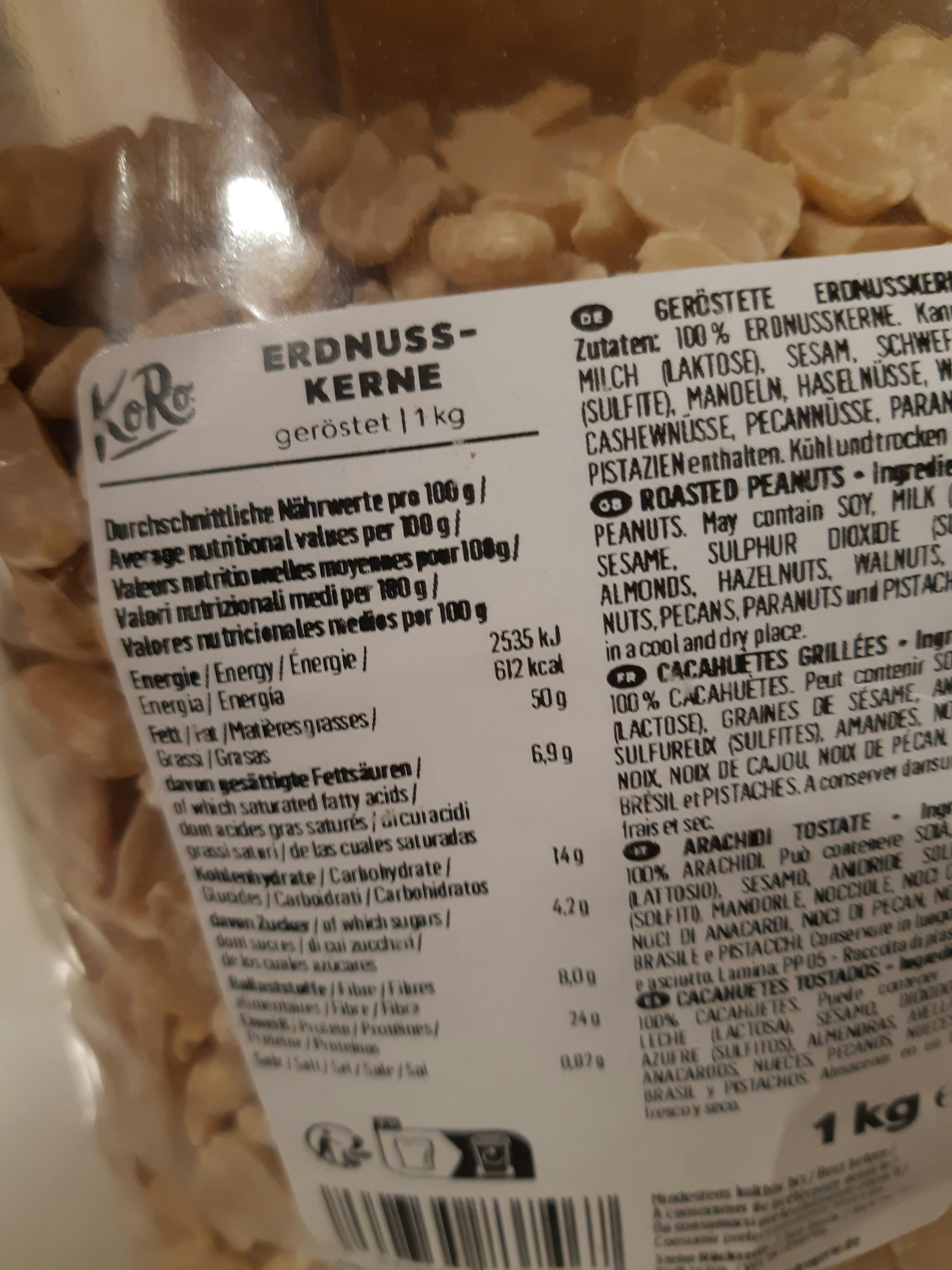 un gros plan de l' étiquette d' un sac de cacahuètes