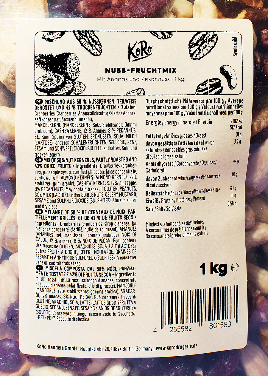 die Rückseite einer verpackten Nuss-Früchtemischung mit Ananas und Pekannuss