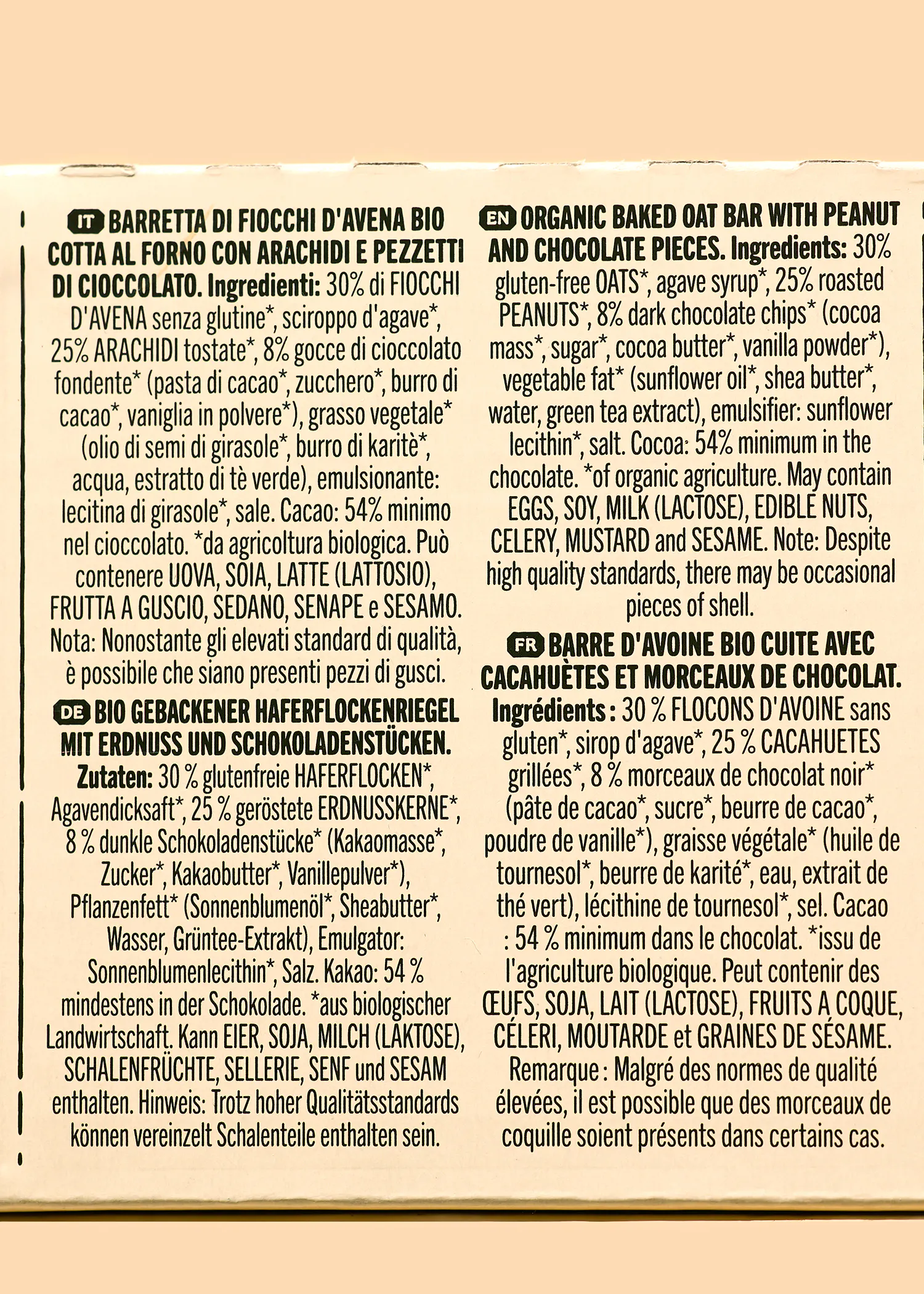 la confezione di barretta di fiocchi d' avena bio con arachidi e pezzetti di cioccolato