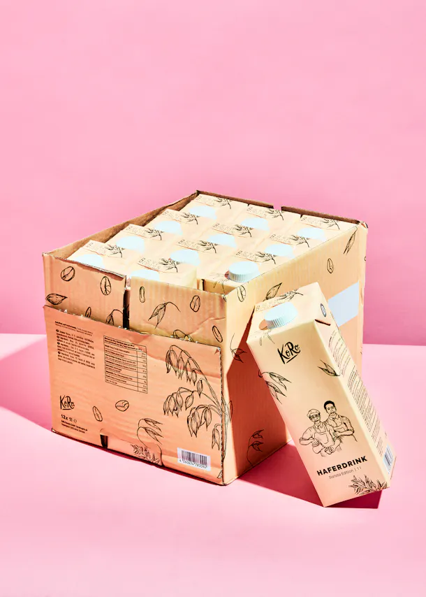 une boîte en carton remplie de boissons à l' avoine