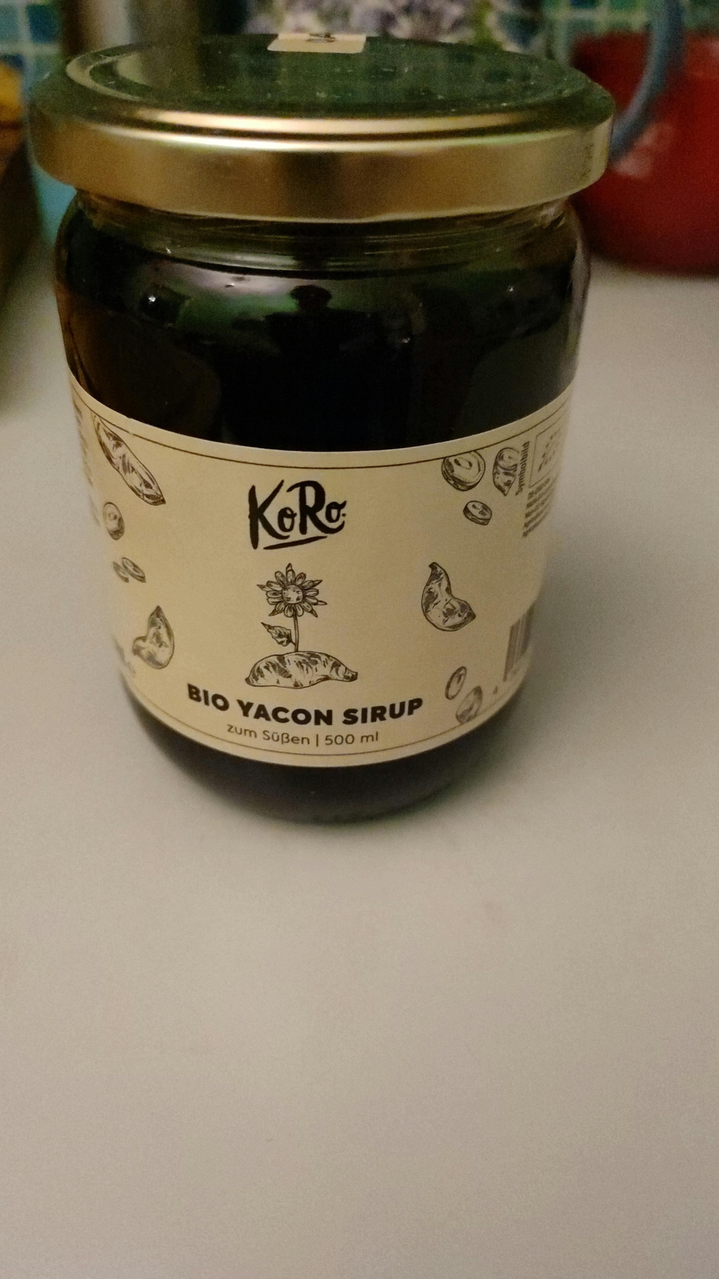 un bocal de sirop bio yacon sur une table