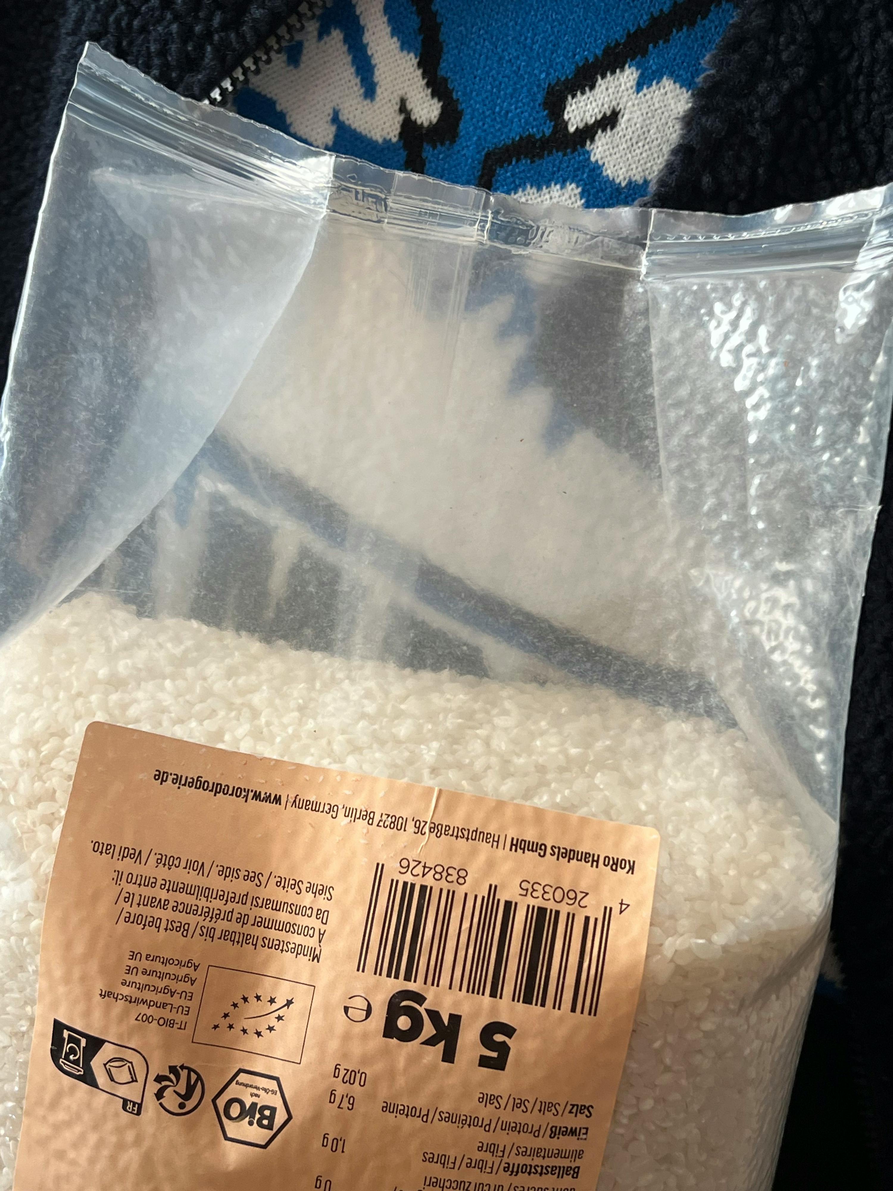 a plastic bag with a label that says 5 kg