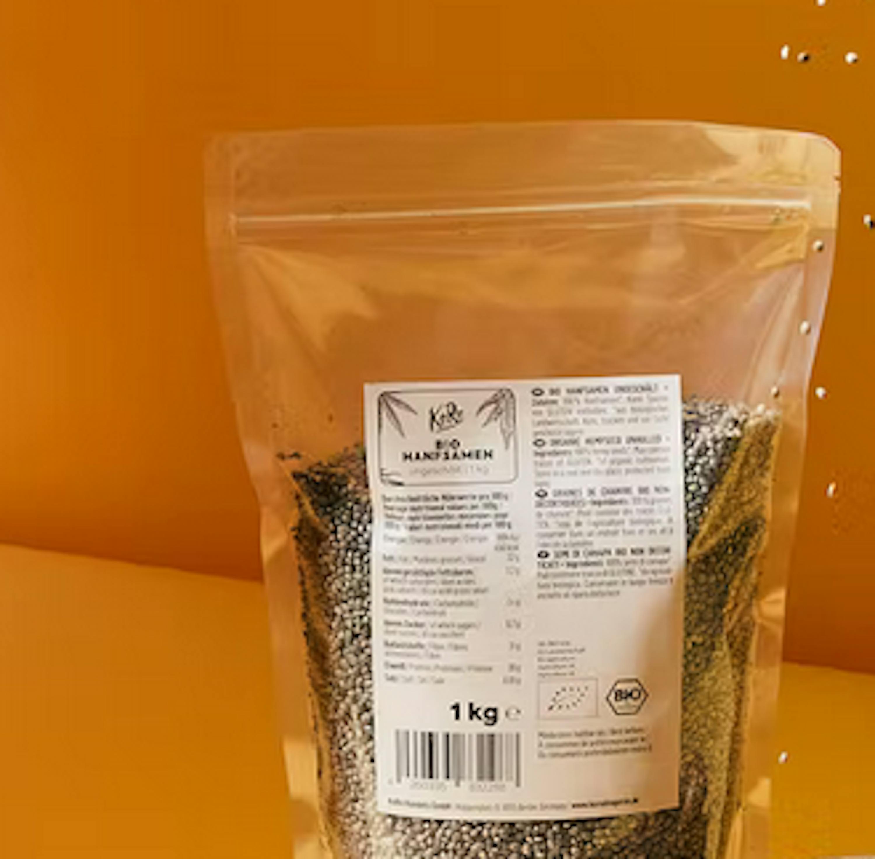 a bag of seeds with a label that says 1 kg
