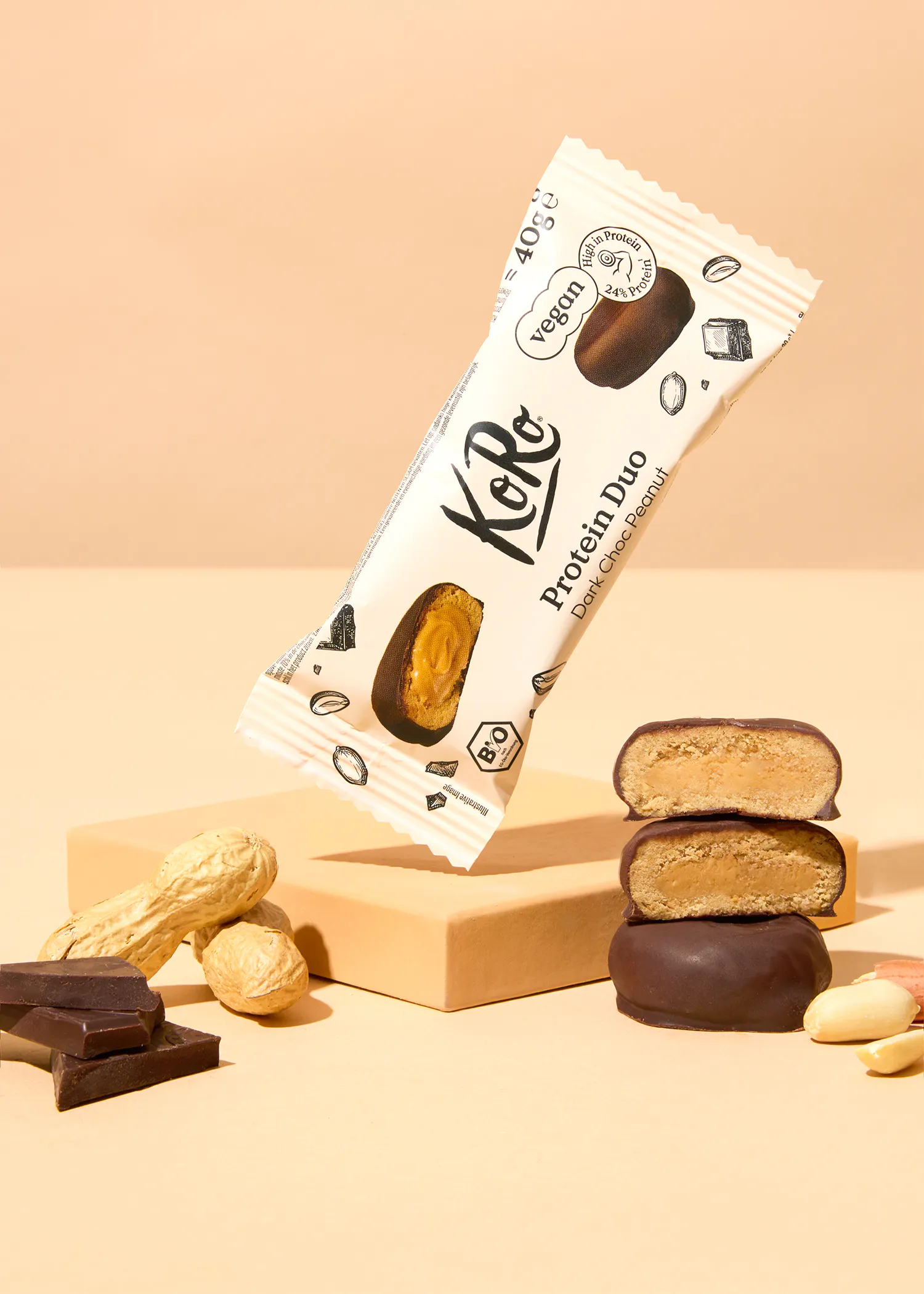 un paquet de barre de protéines avec des cacahuètes et du chocolat