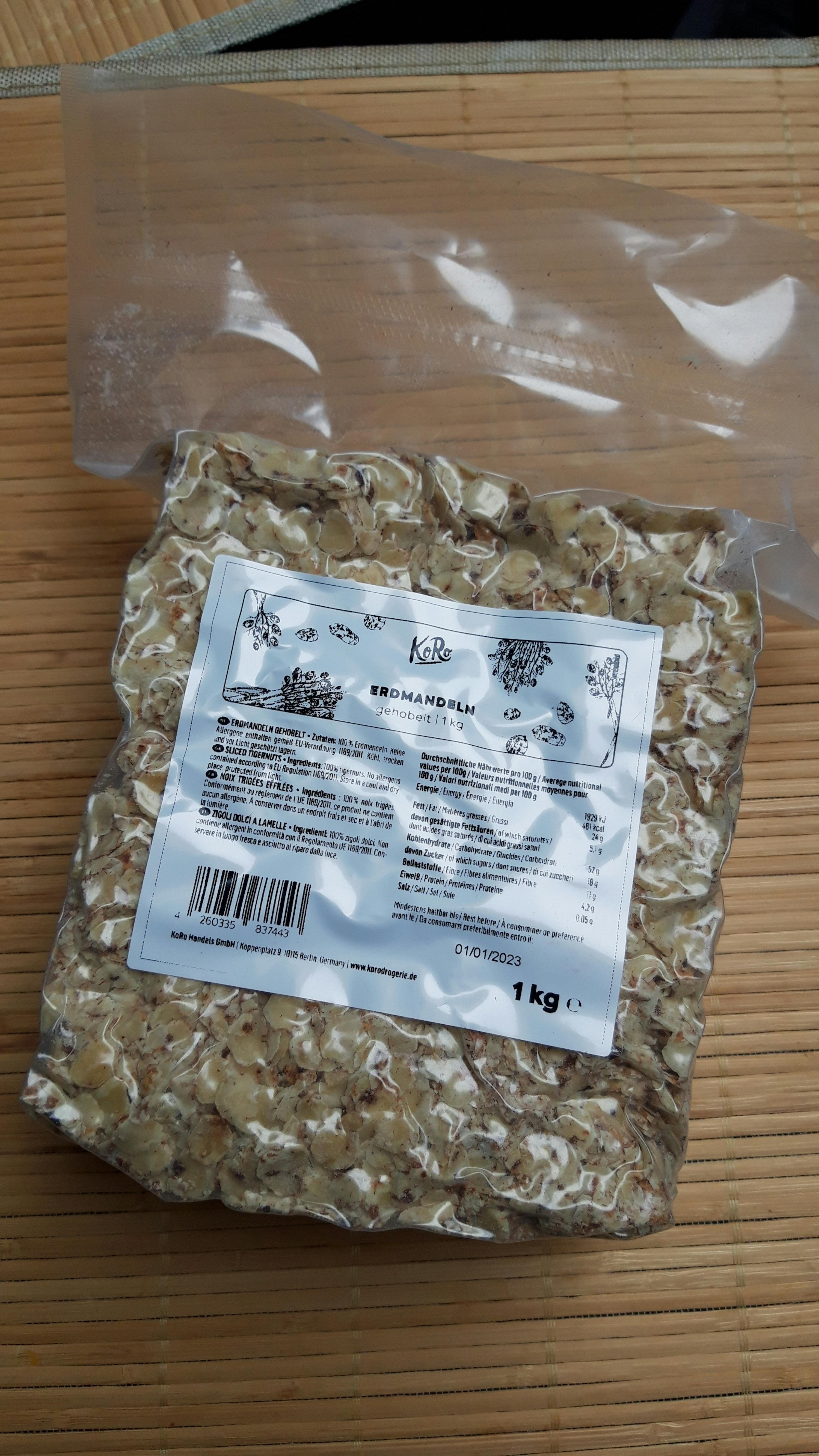 a bag of food that says 1 kg on it