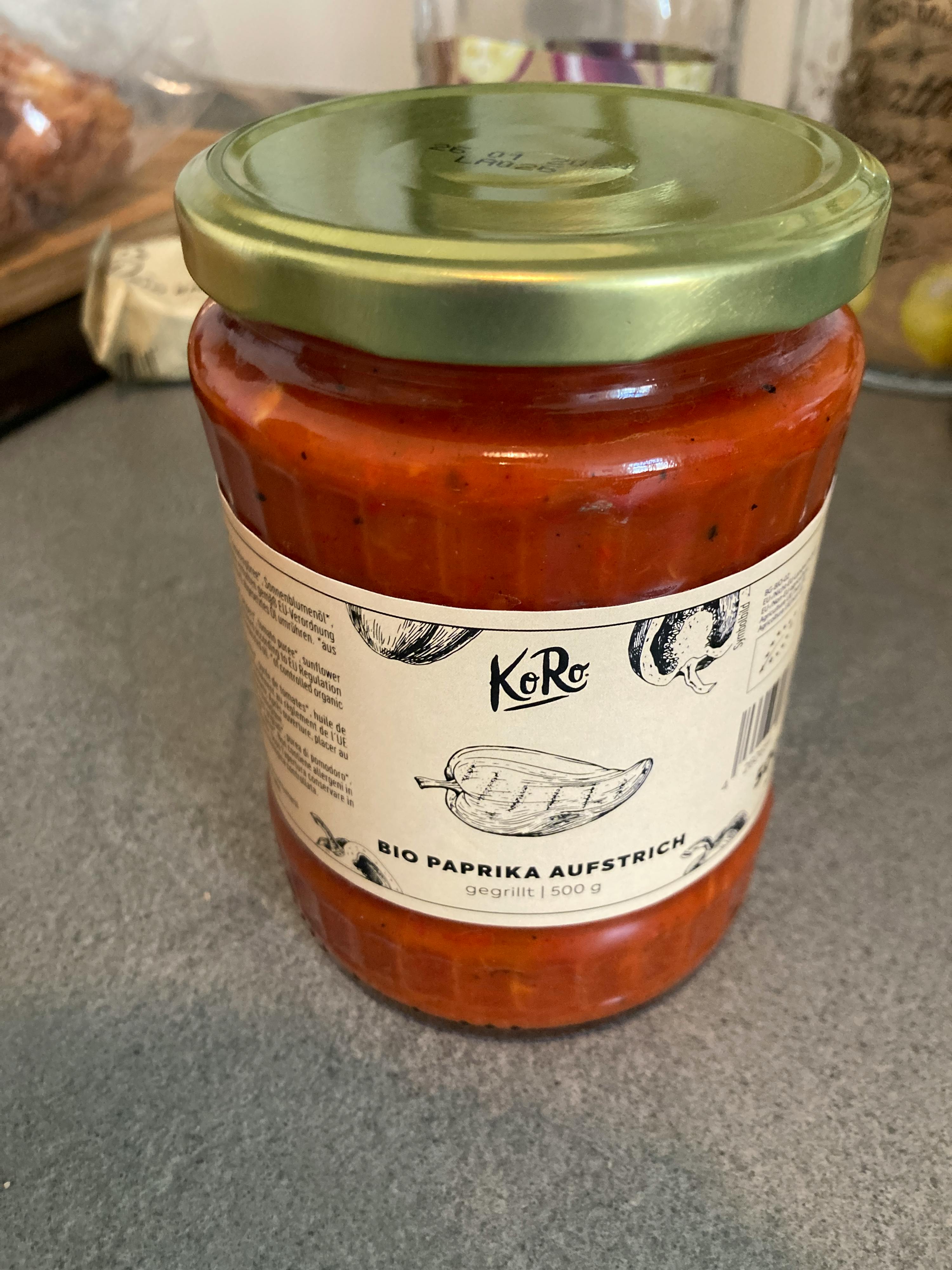 un bocal de sauce avec une étiquette k-ro sur le dessus
