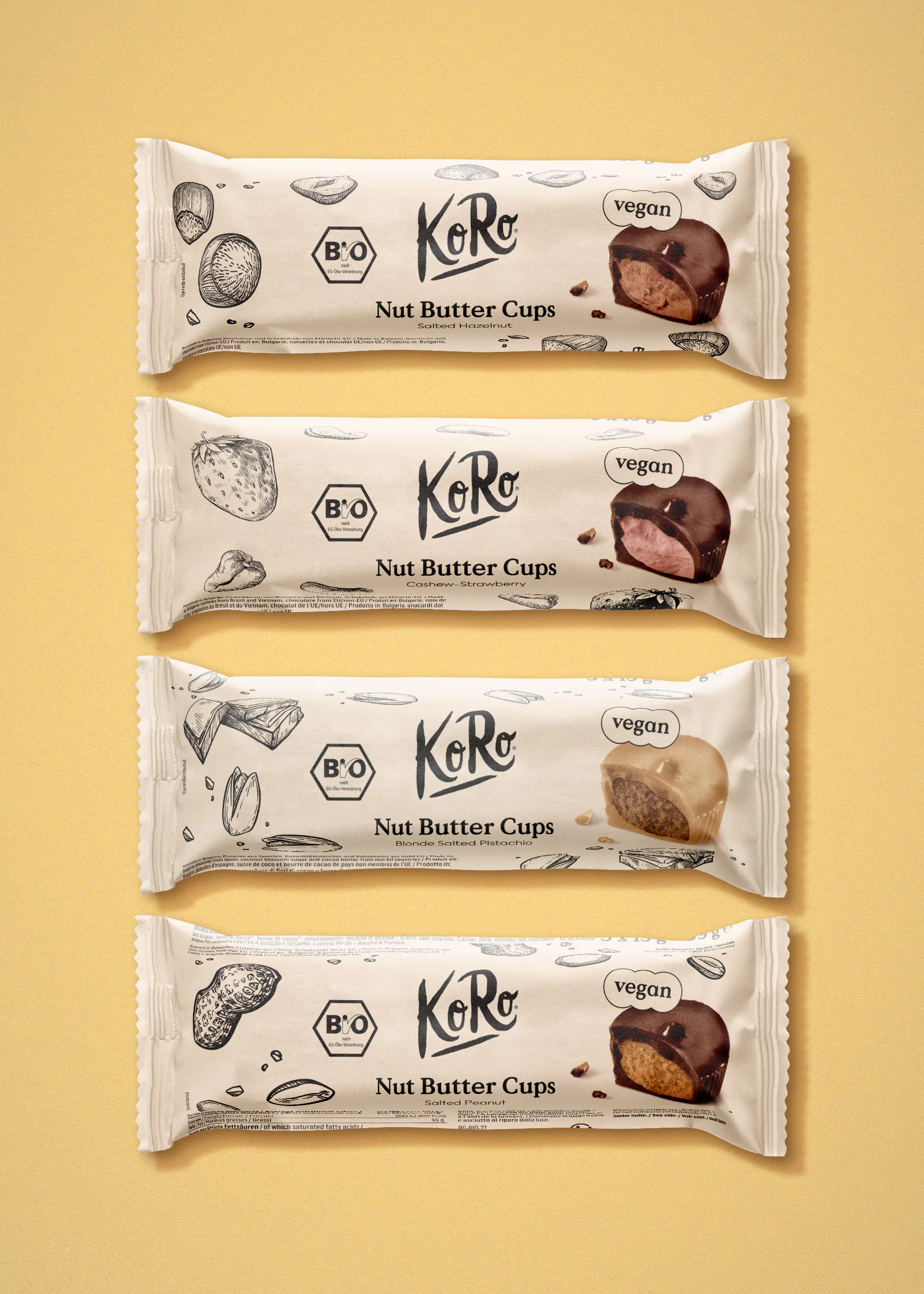 quatre paquets de nut butter cups vegan de la marque koro présentés verticalement sur un fond beige avec des illustrations d'ingrédients.