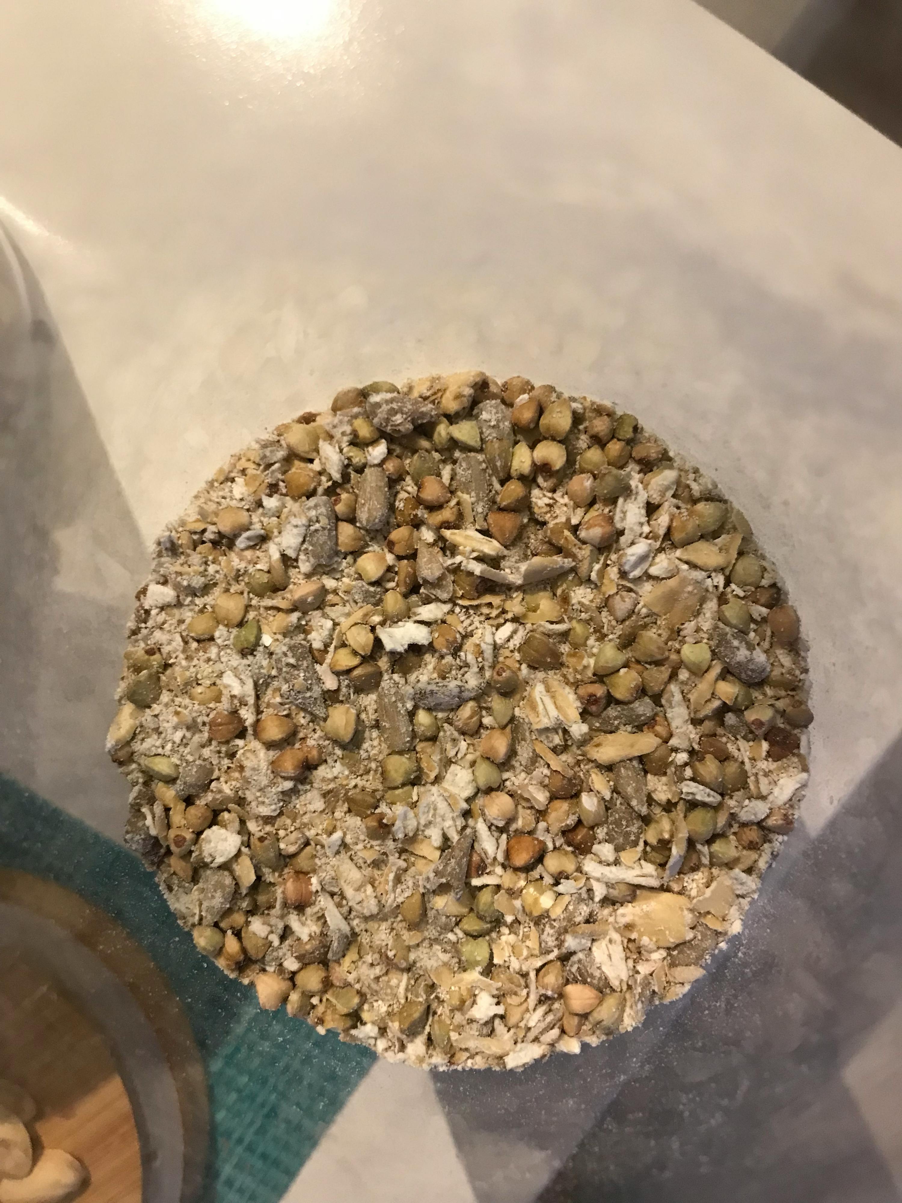 ein Kreis aus verschiedenen Arten von Getreide und Samen