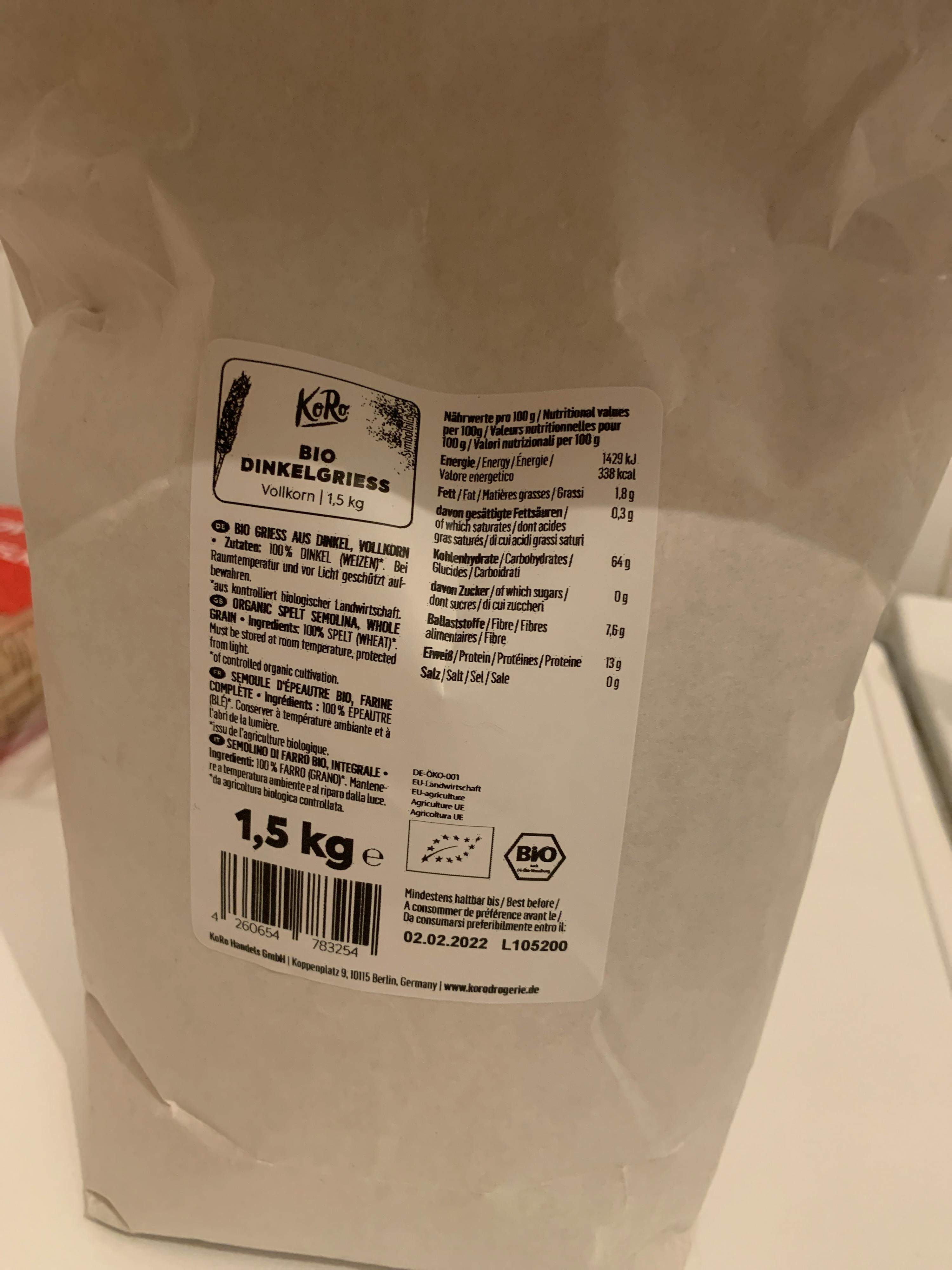 l' arrière d' une boîte de 1,5 kg de farine bio