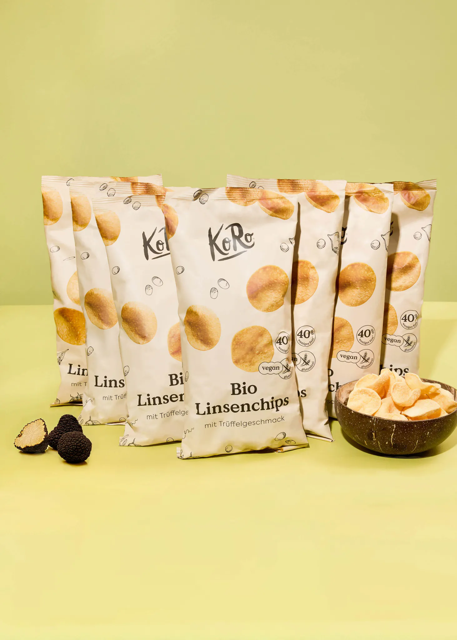 vier beutel bio linsenchips mit trüffelgeschmack stehen nebeneinander