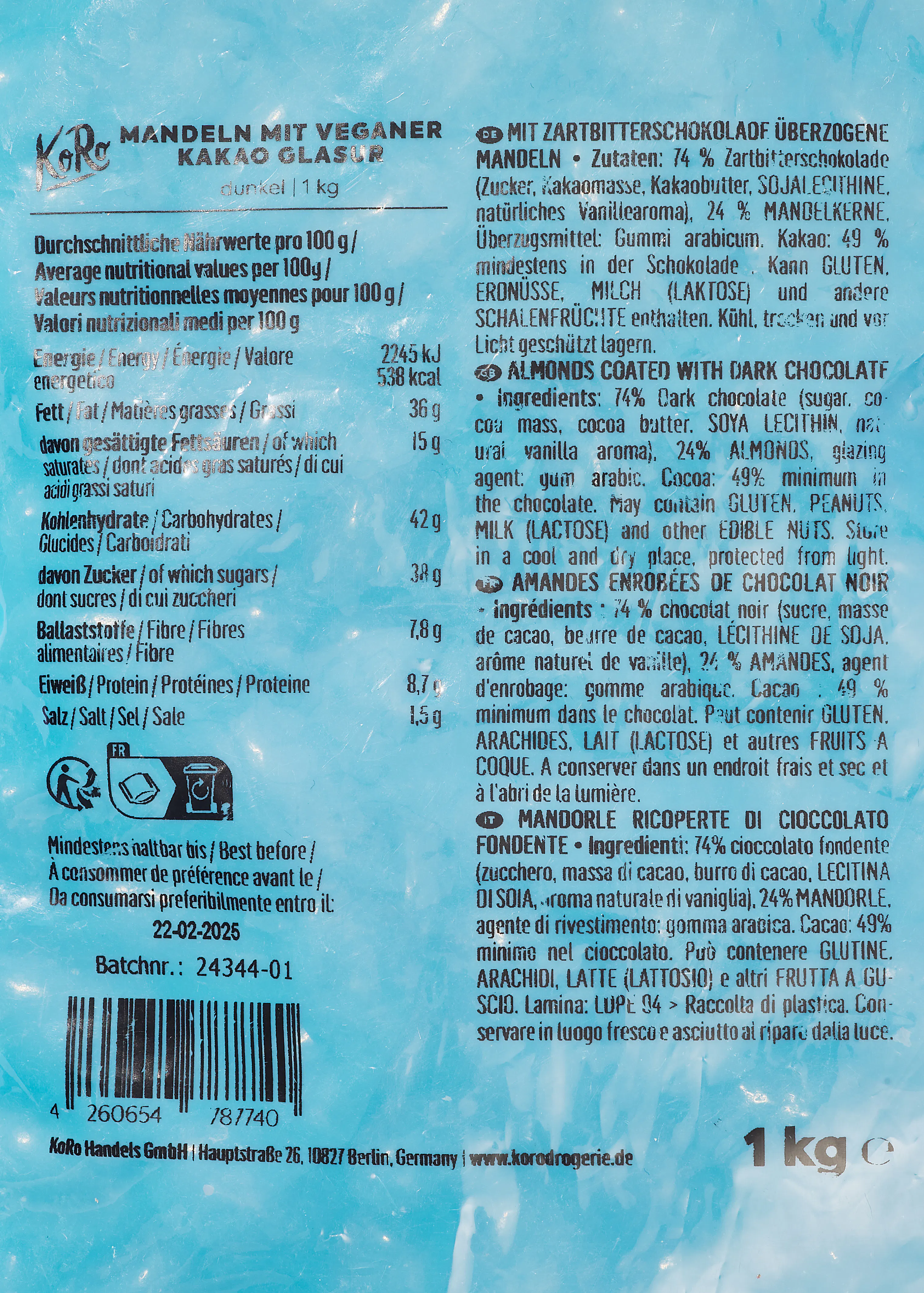 l' arrière d' un sac d' amandes avec du chocolat noir