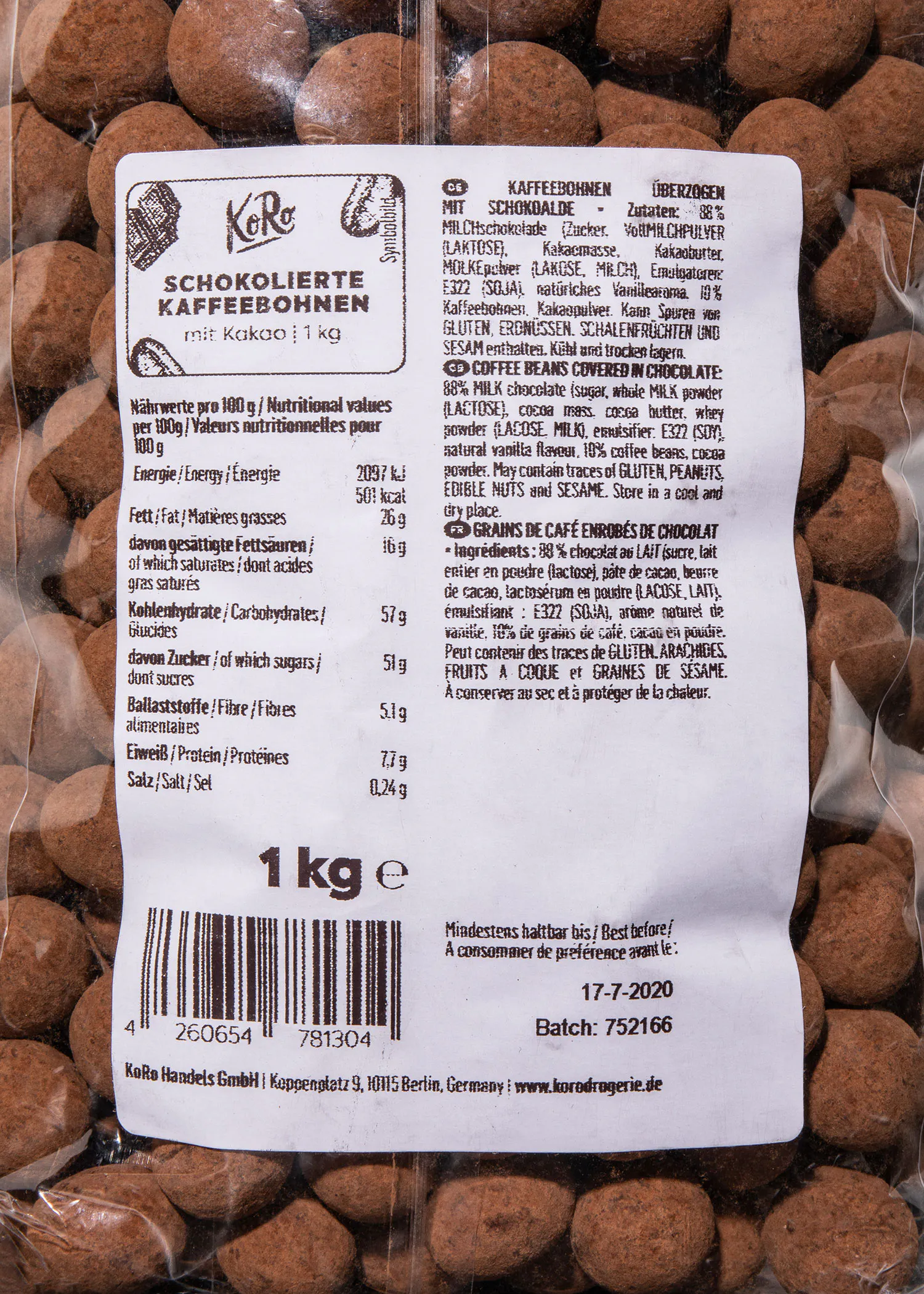 l' arrière d' un sac d' amandes au chocolat avec une étiquette de 1 kg