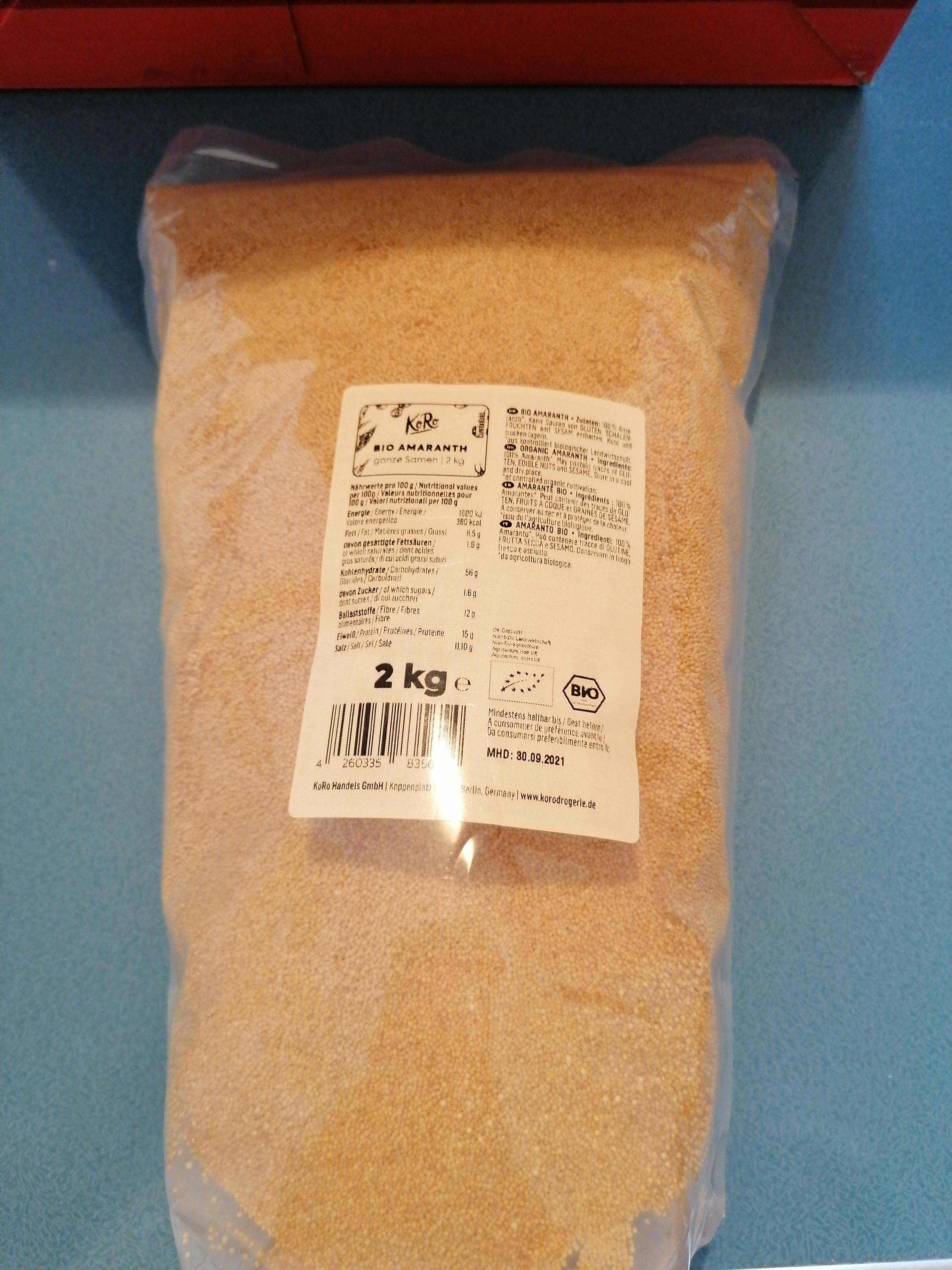 eine Tüte amaranth steht auf einem Tisch