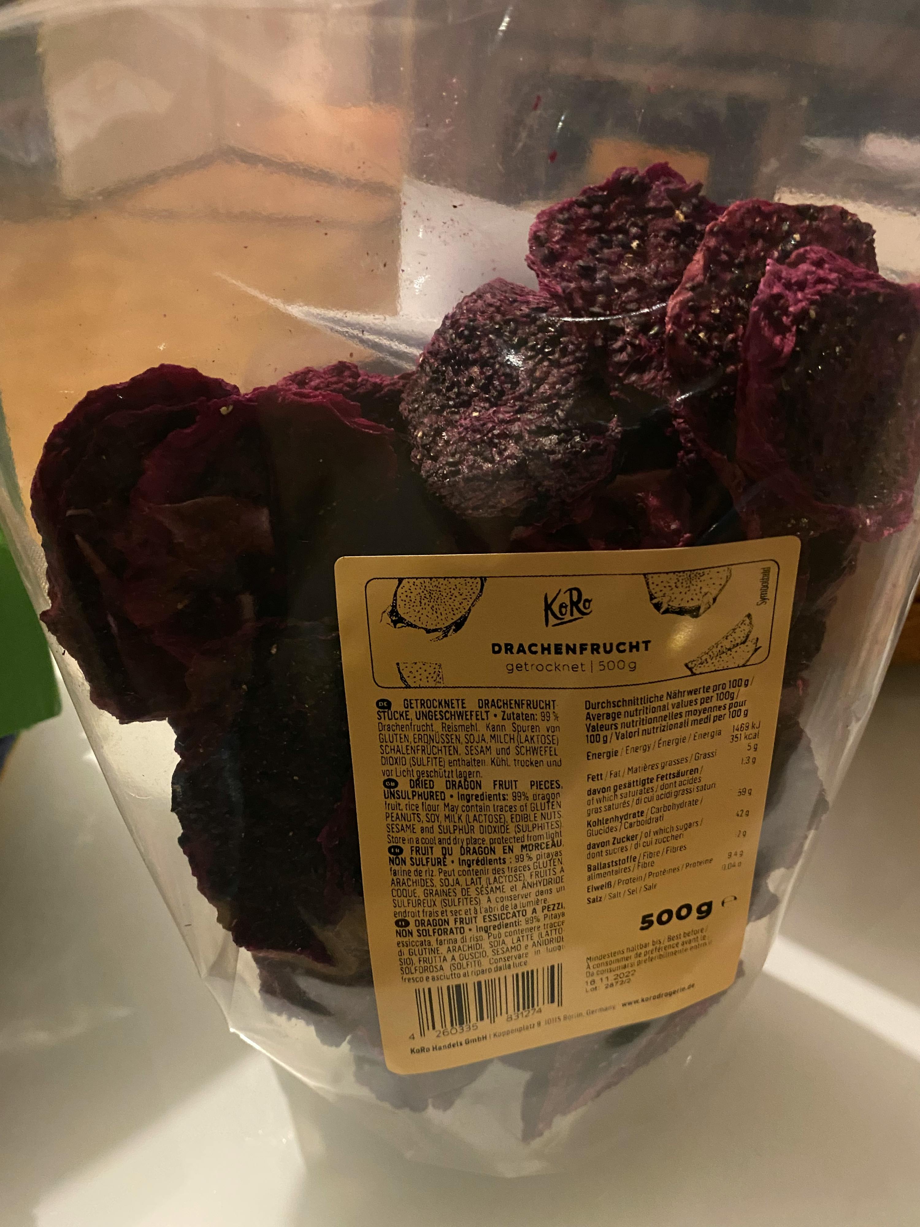 a bag of dried dragon fruit chips contains 500g