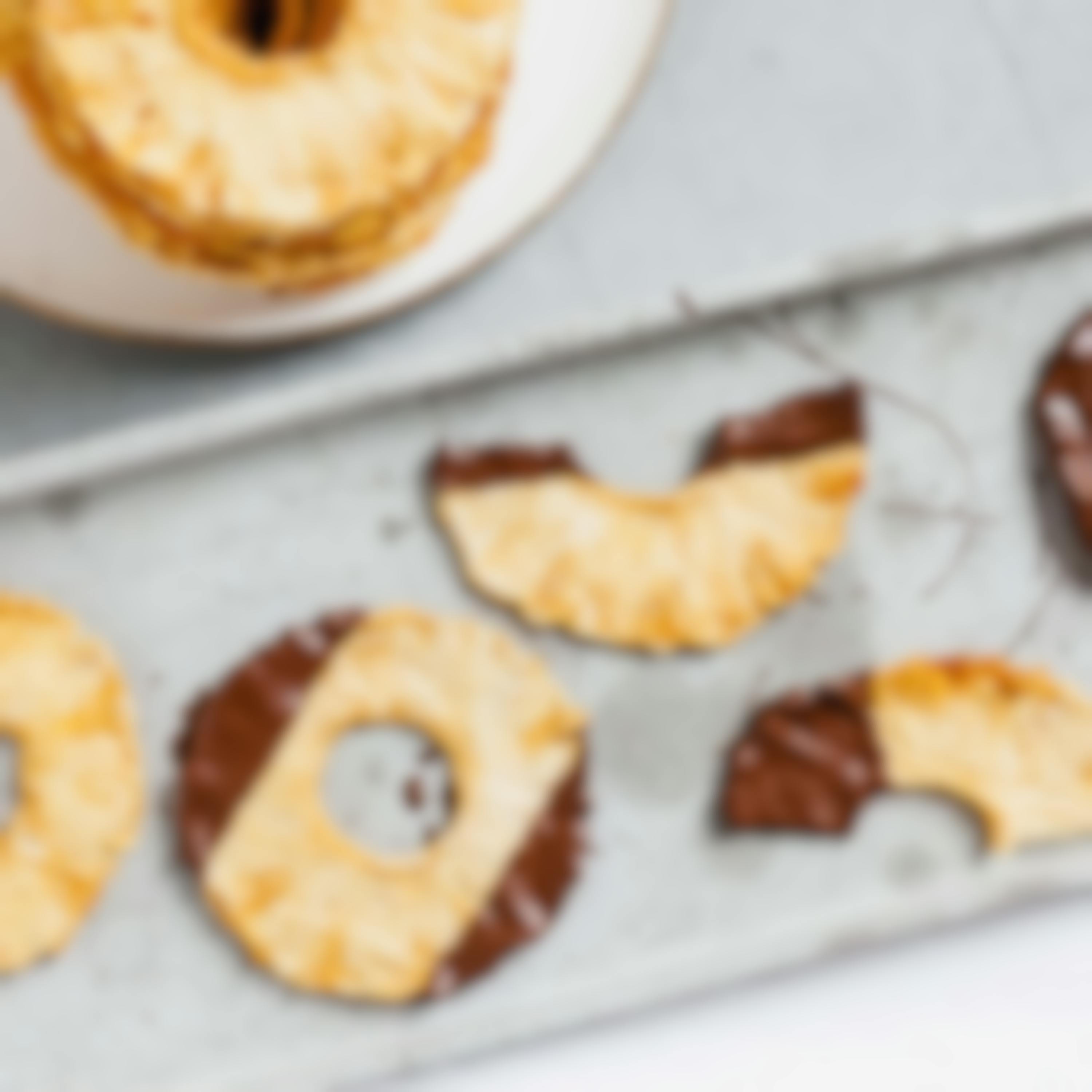 Pineapple rings with chocolate