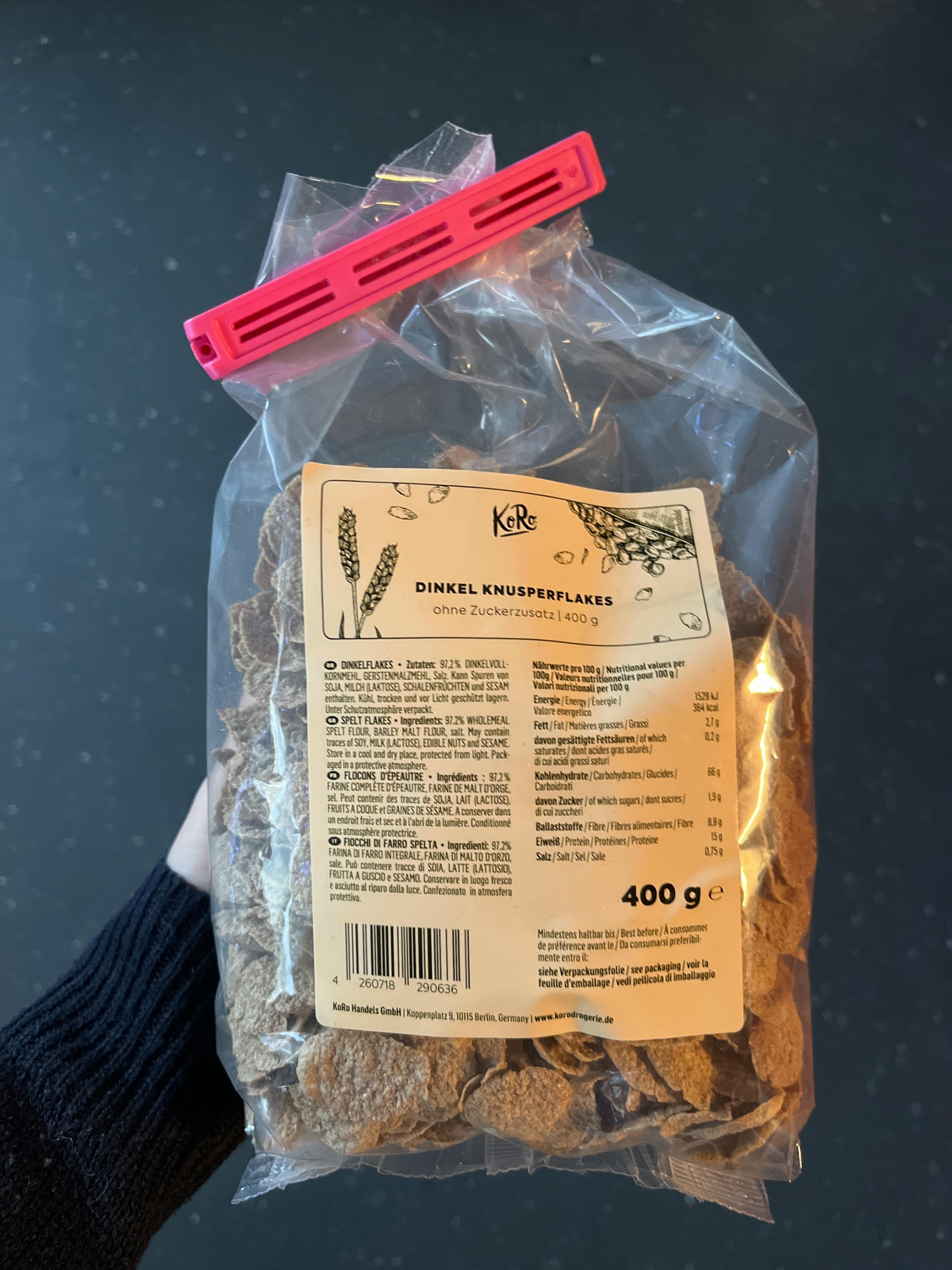 ein Plastikbeutel mit einem Etikett auf der Rückseite