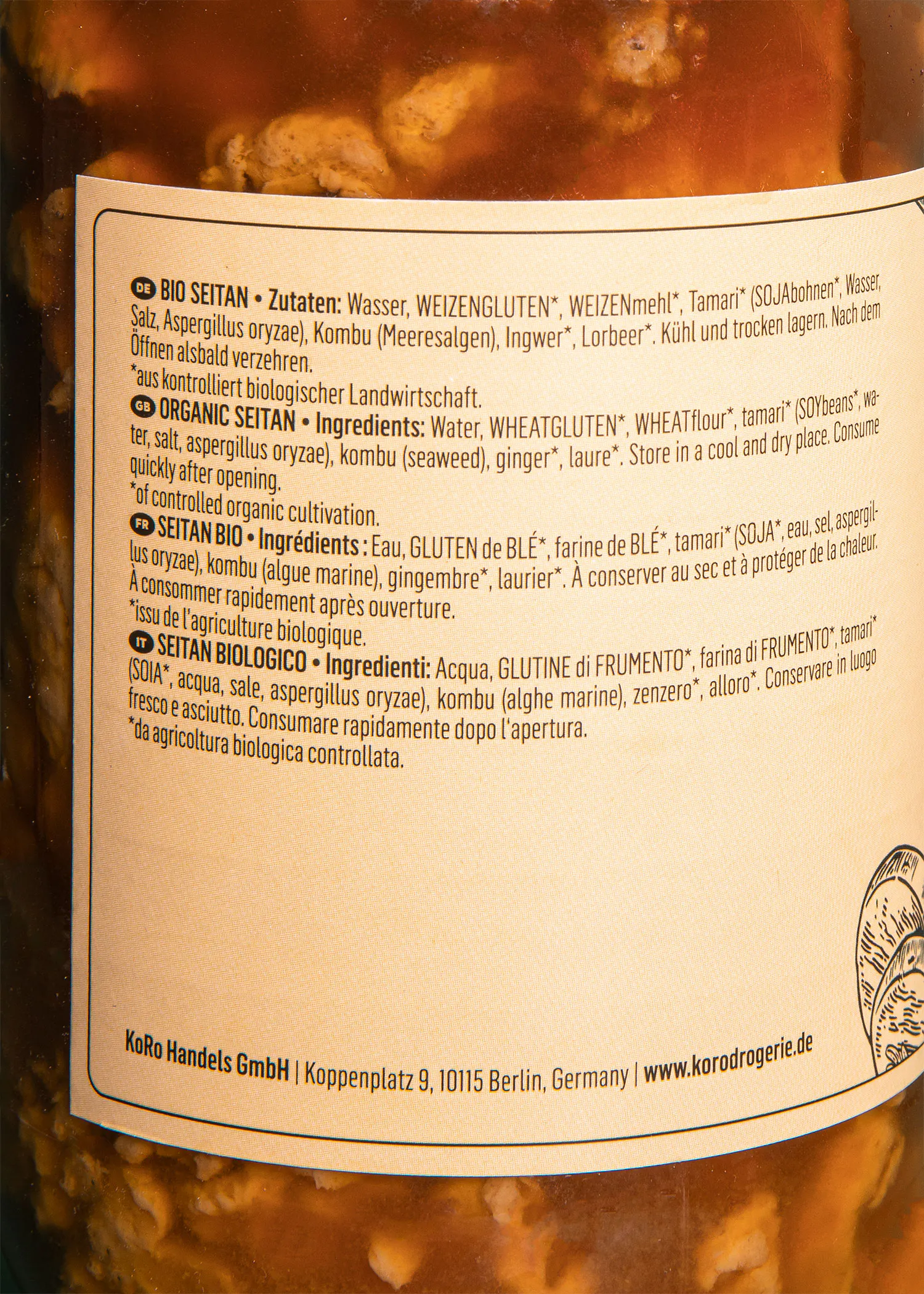 eine Nahaufnahme einer Flasche mit einem Etikett auf dem Rückseite