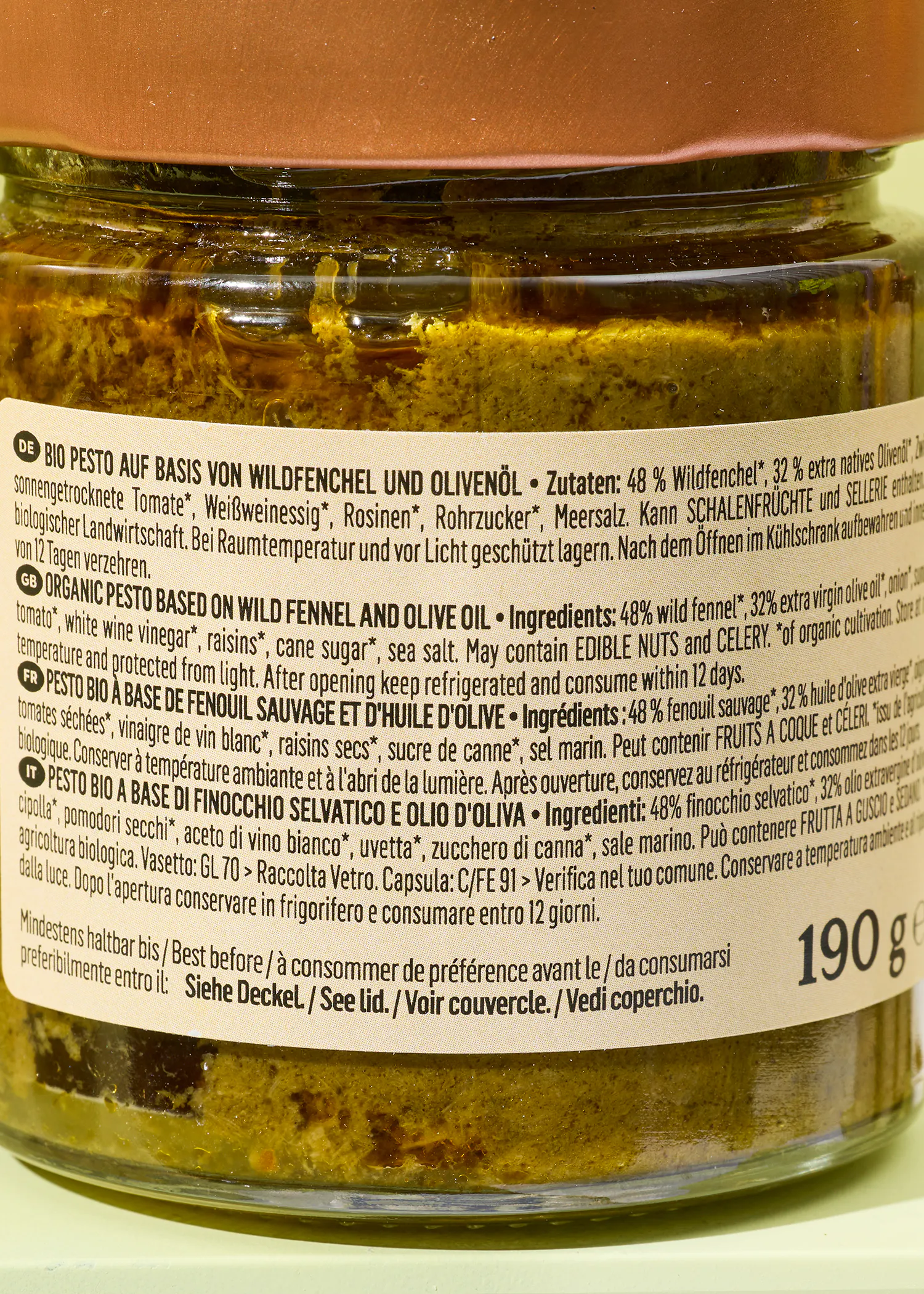 eine Nahaufnahme der Rückseite eines Glases mit 190g pesto