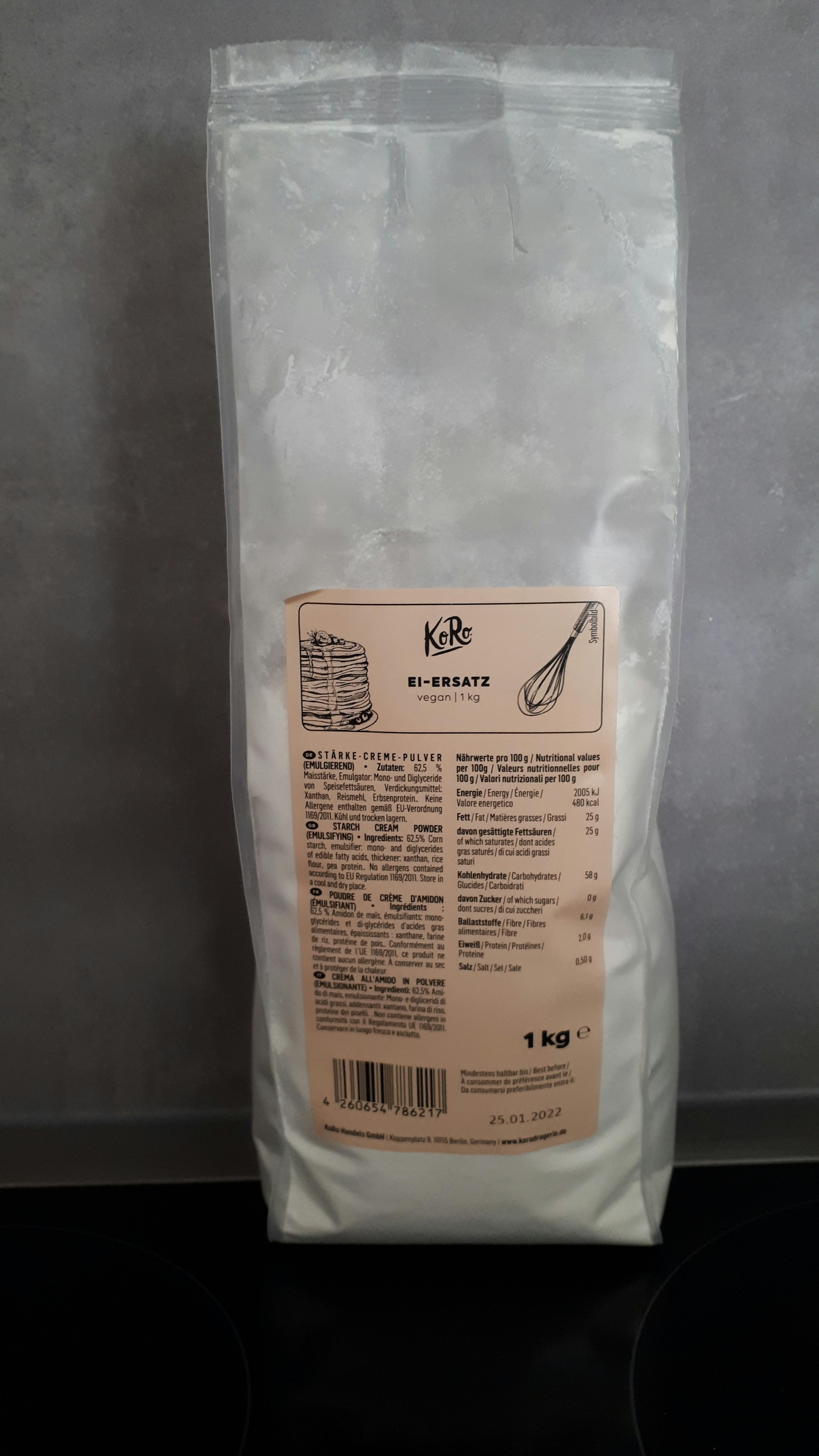 un sac de farine blanche avec une étiquette orange écrite à l' intérieur