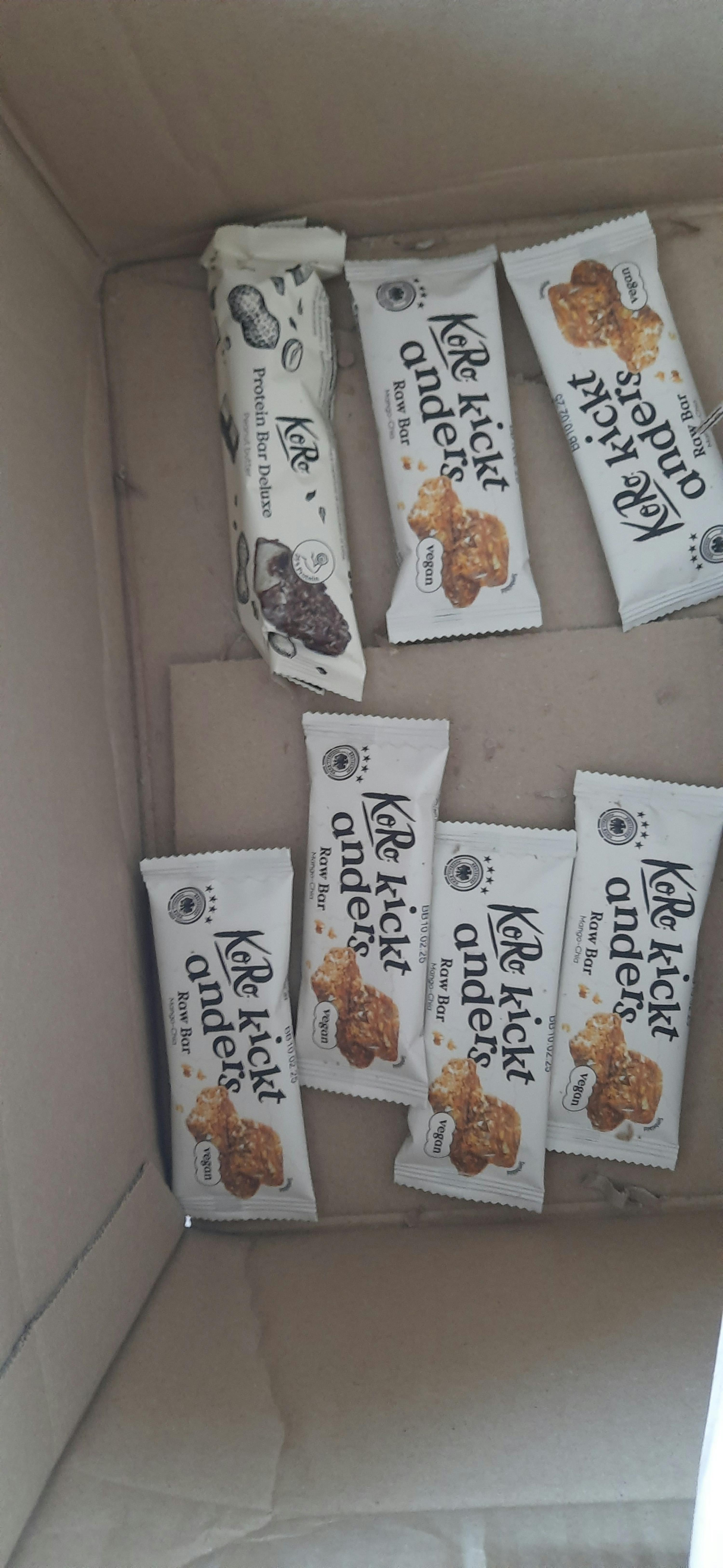 eine Schachtel Kekse mit der Aufschrift Keke-kickt-anders