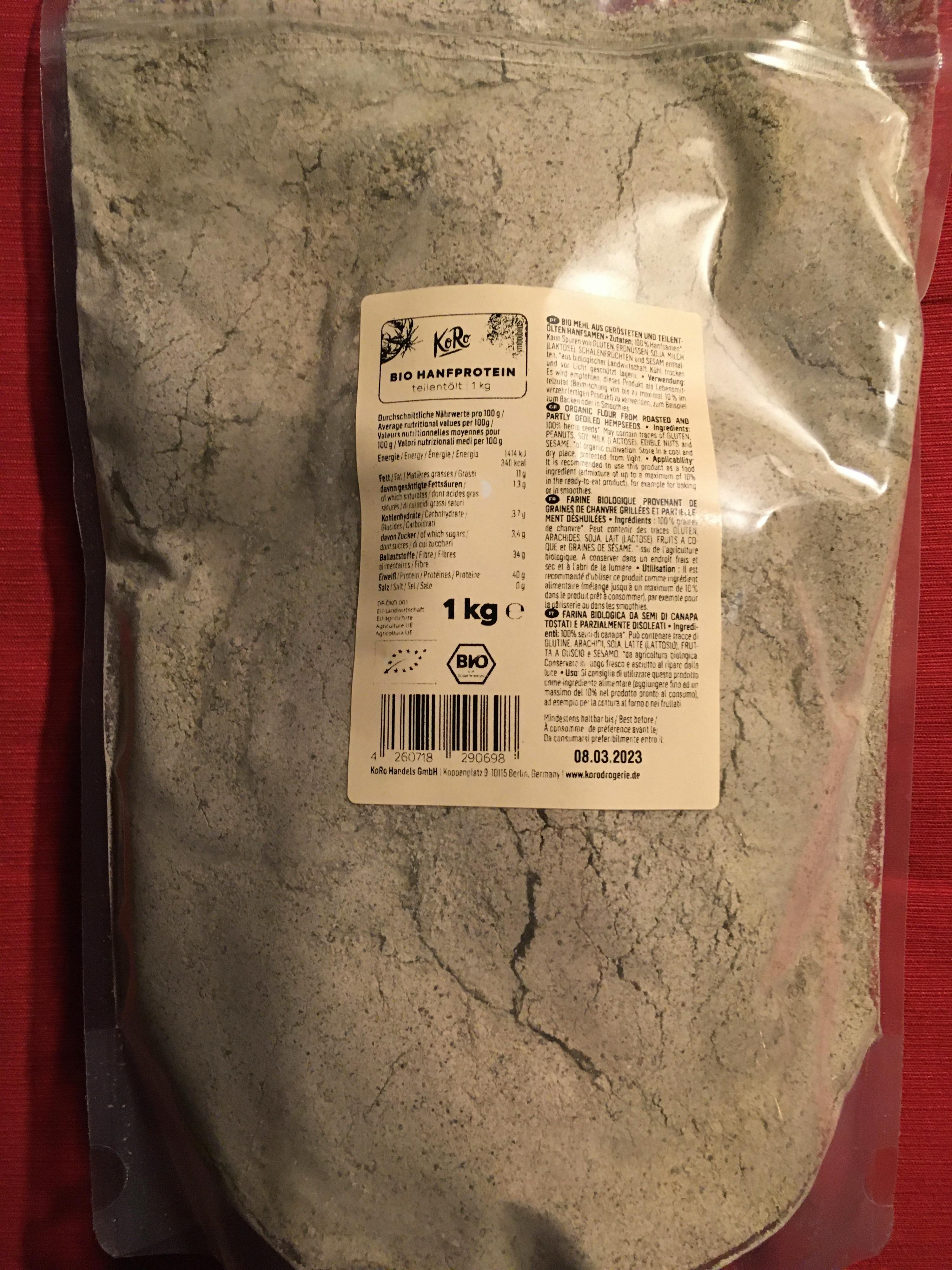 un sacchetto di proteine di canapa biologica con un peso di 1 kg