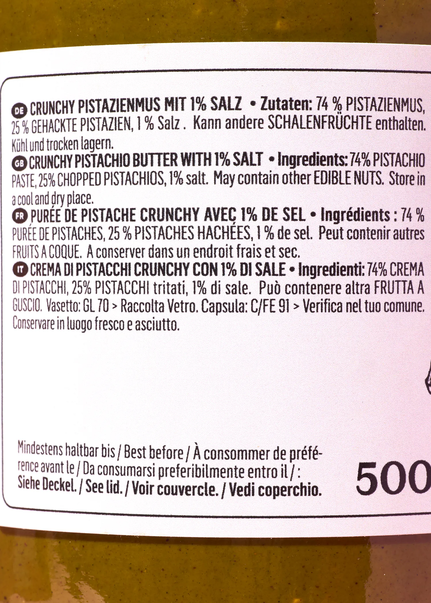 eine Nahaufnahme eines Etiketts für crunchy pistazienmus mit 1 % salz