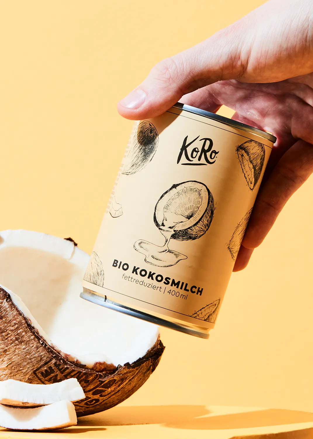 a hand is holding a can of bio kokosmilch