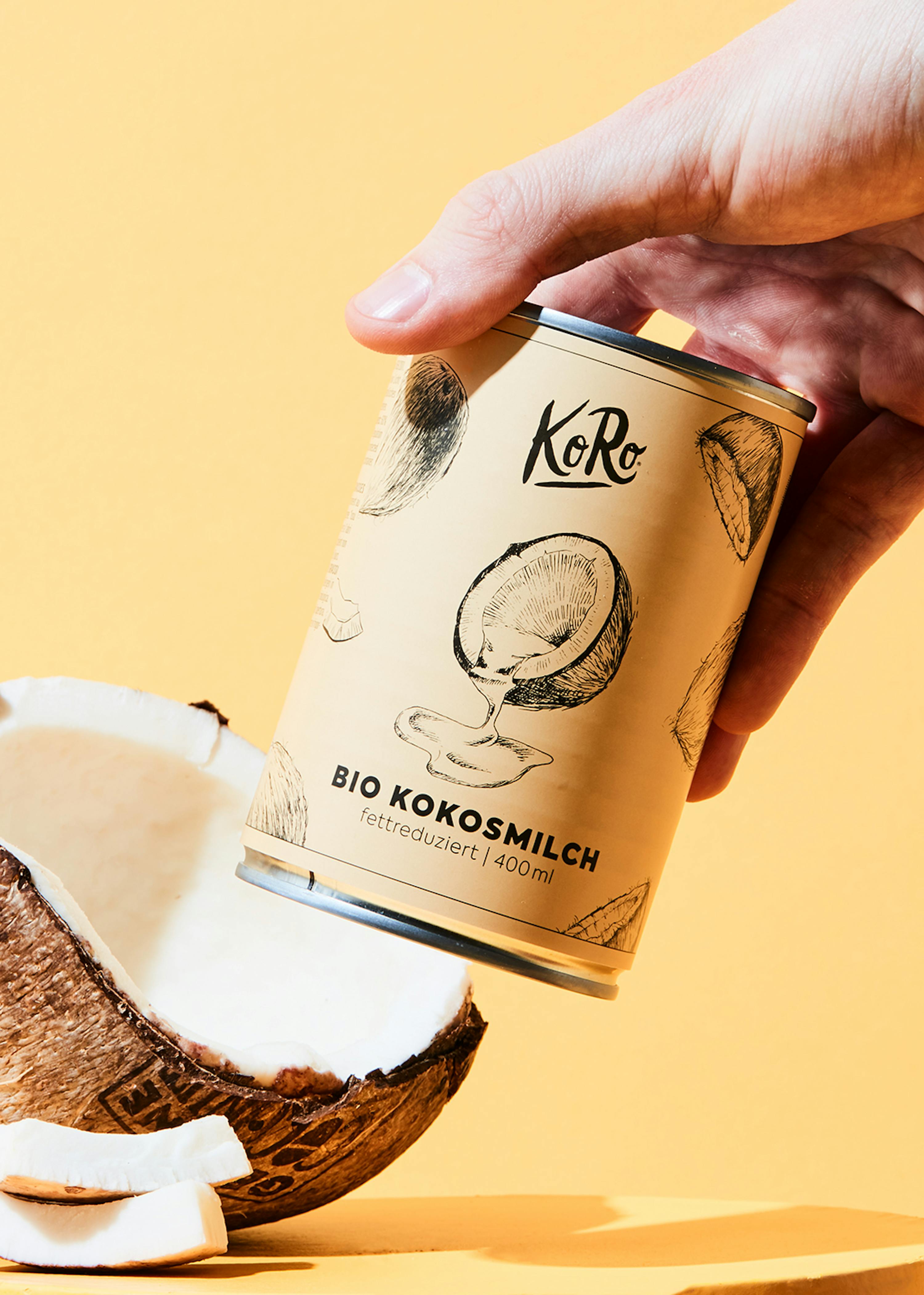 a hand is holding a can of bio kokosmilch