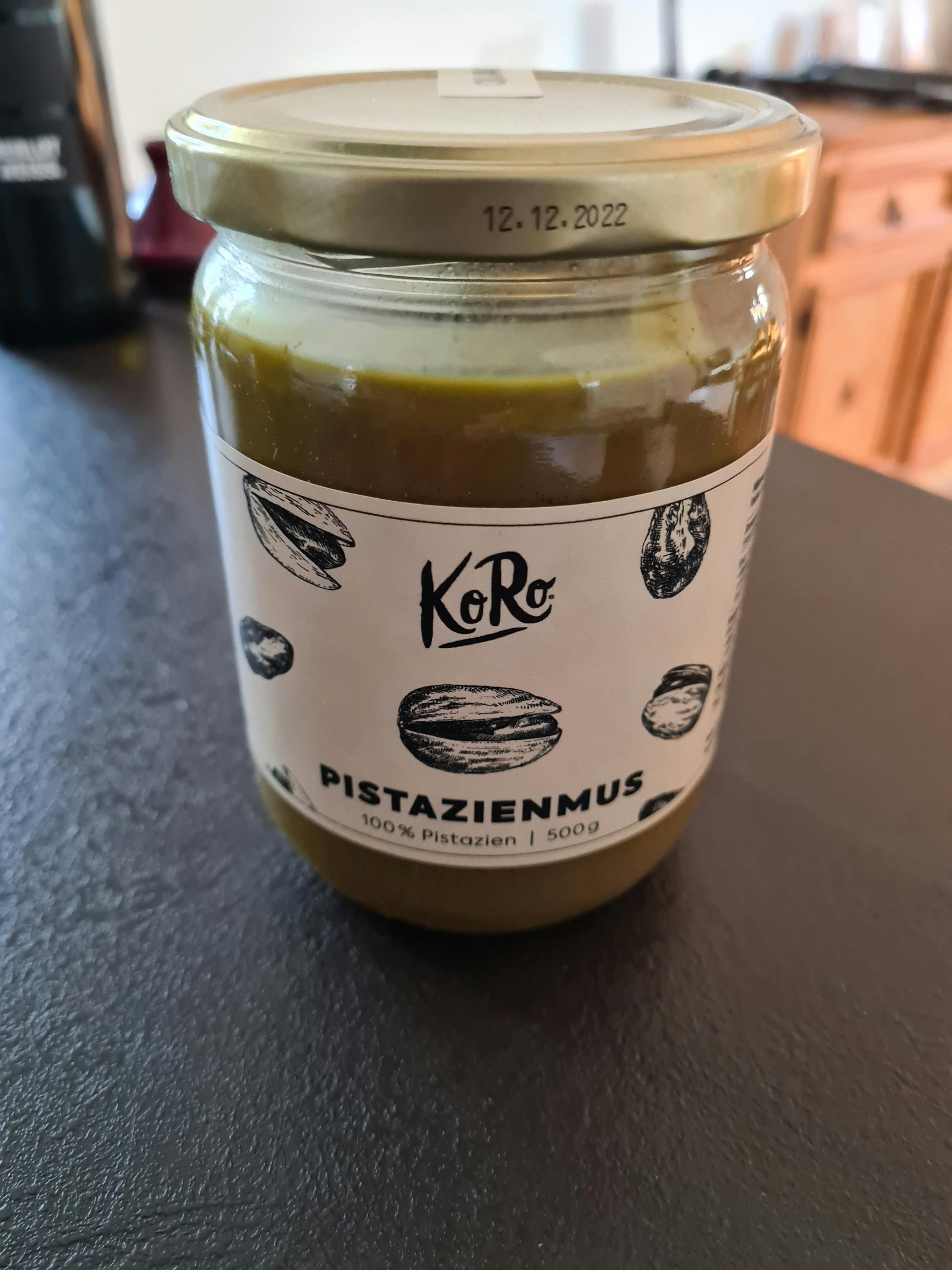 a jar of pistazienmus has a date of 12.12.2022 on it