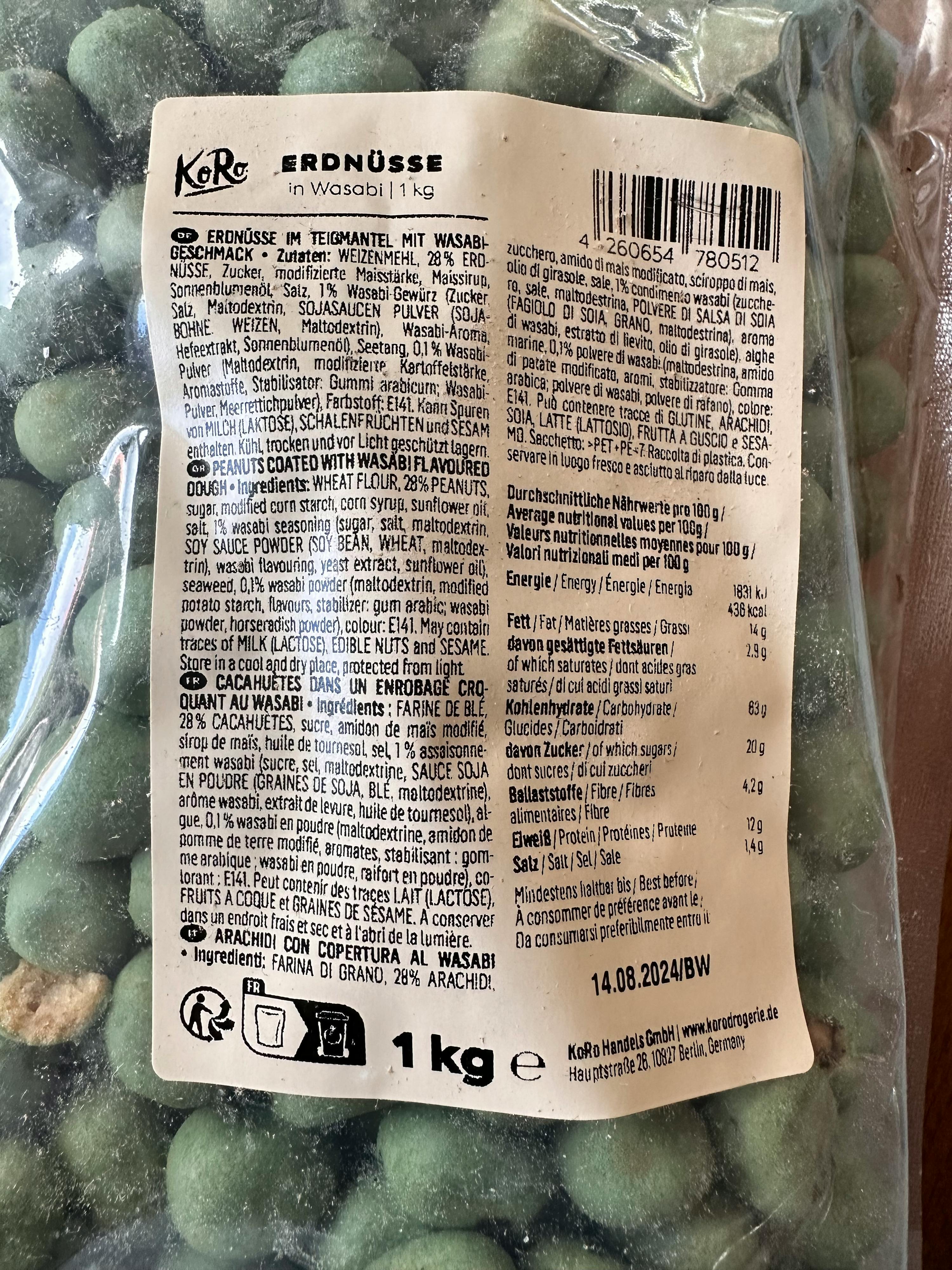 l' arrière de l' emballage d' un sac d' arachides au chocolat avec un poids de 1 kg