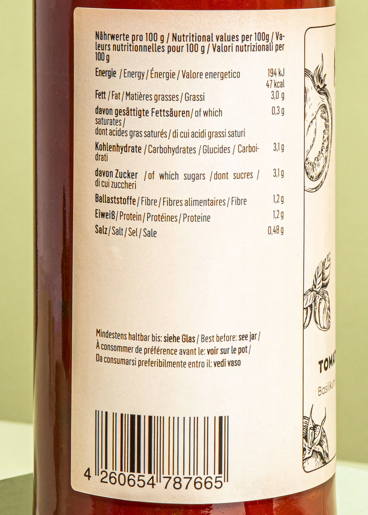 l' arrière d' une bouteille de sauce tomate avec un code barres 4 260654 787665