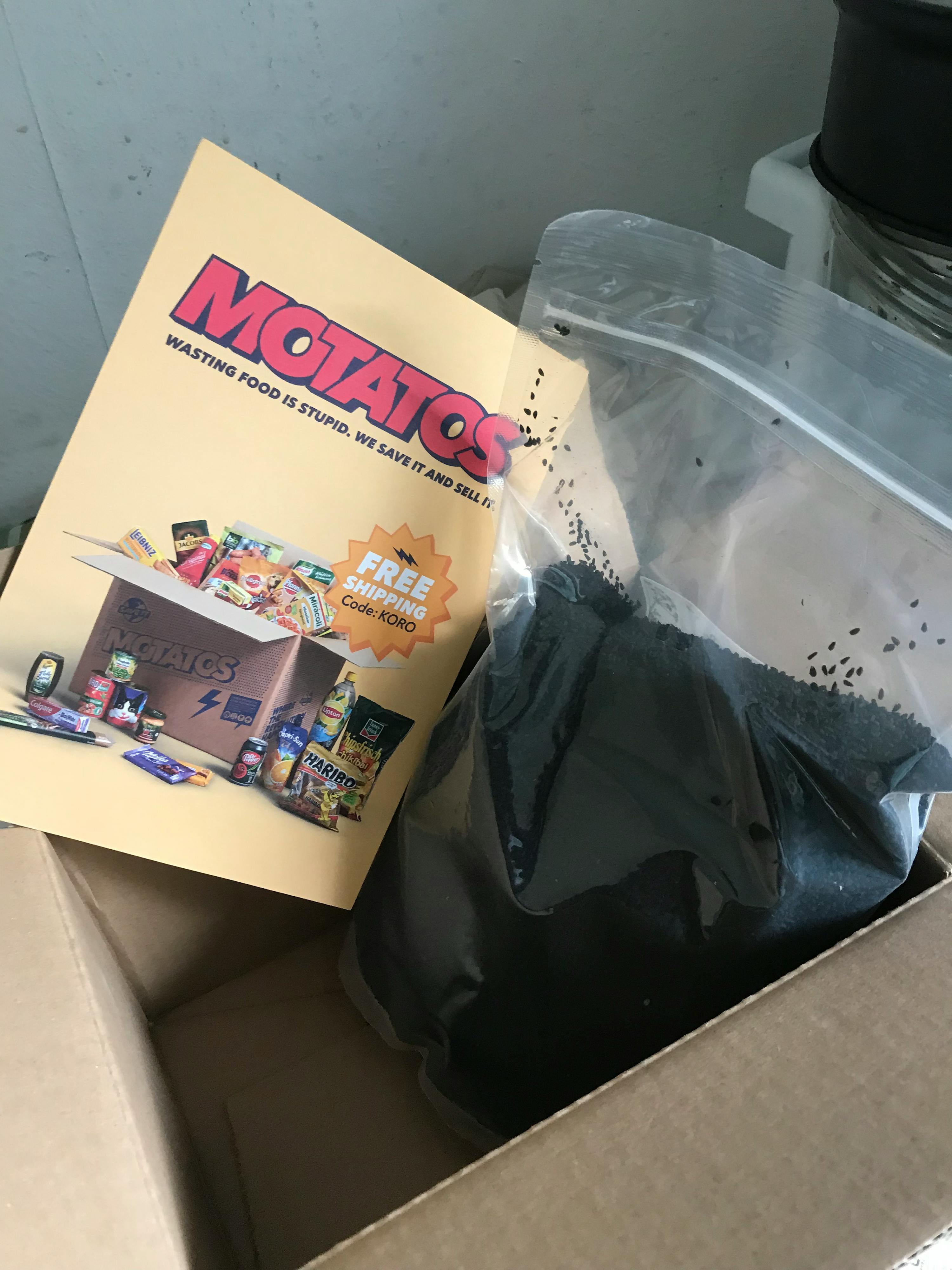 une boîte en carton avec une brochure de mojitos