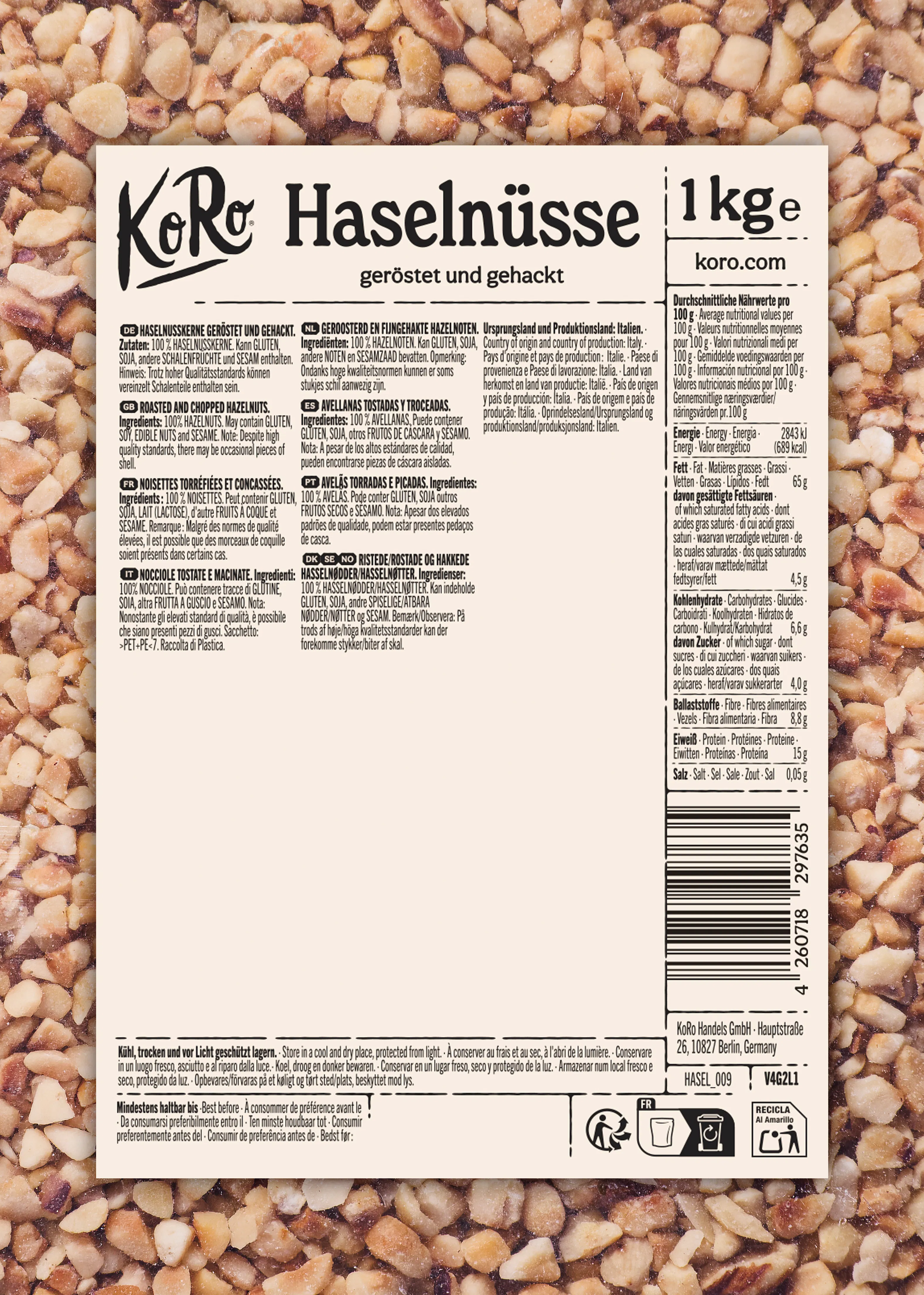 die produktverpackung von koro zeigt geröstete und gehackte haselnüsse mit einer inhaltsangabe und nährwerttabelle auf weißem hintergrund.