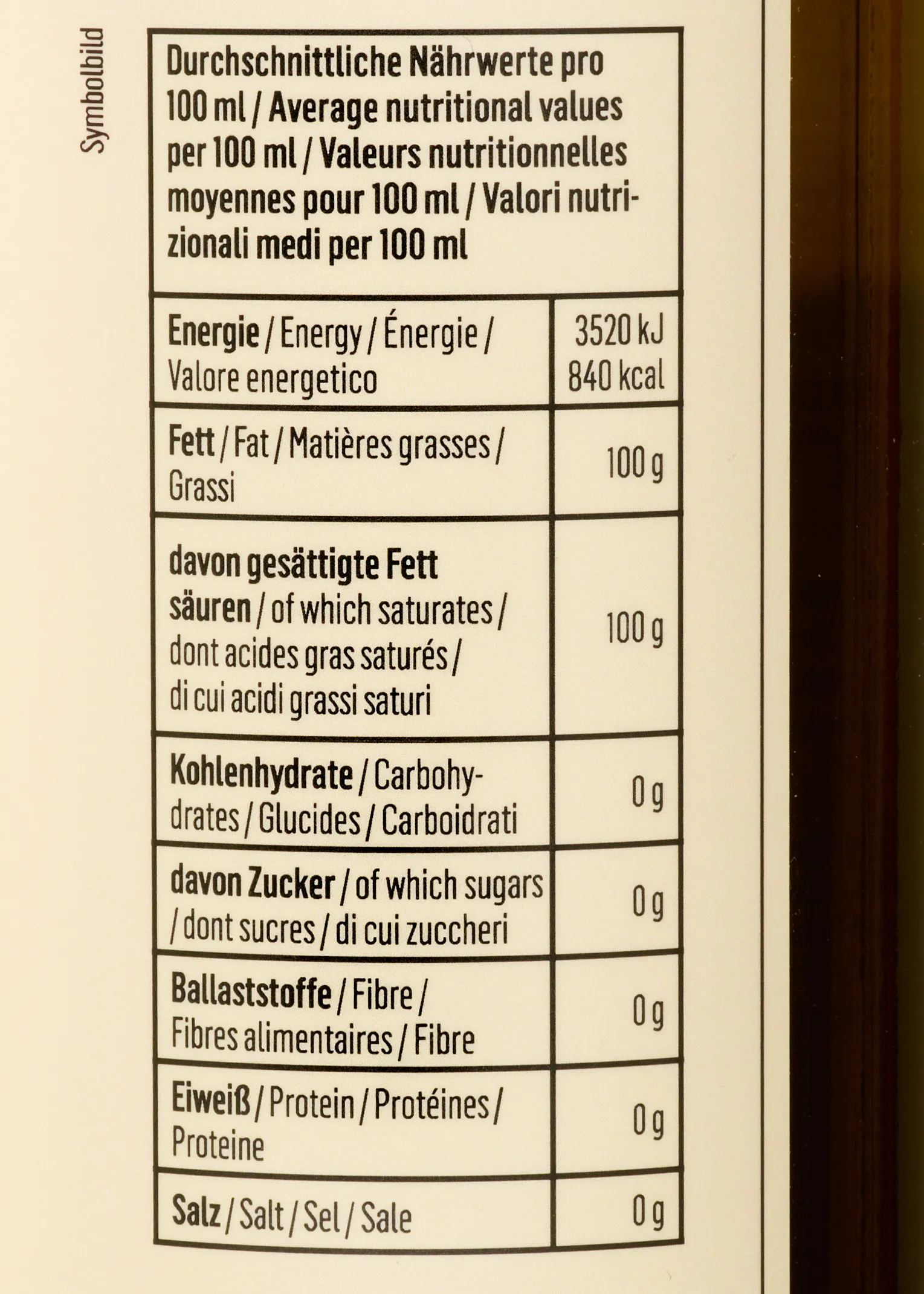 la etiqueta de una botella muestra los valores nutricionales de 100 ml