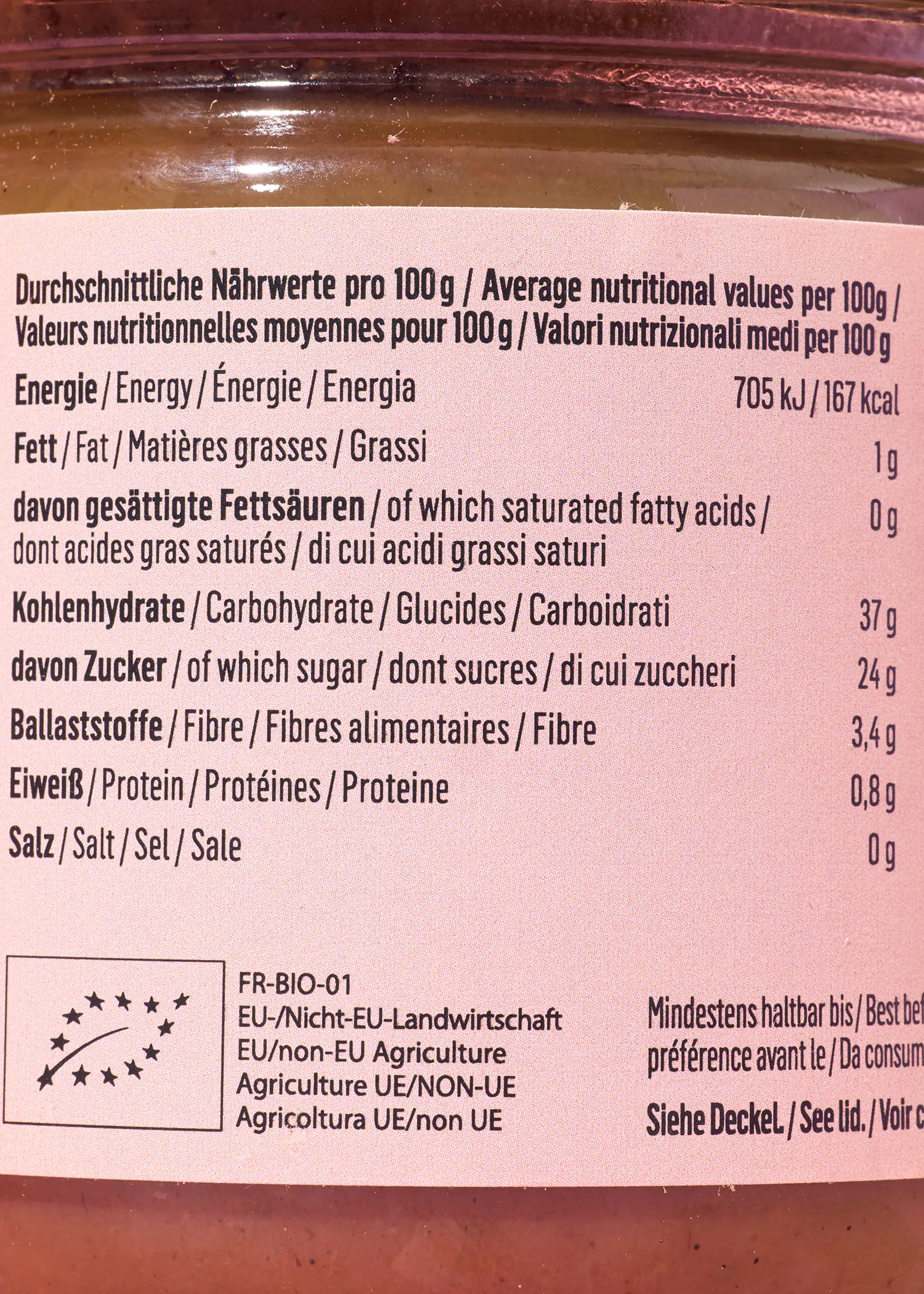 eine Nahaufnahme der Rückseite eines Lebensmittels mit den Nährwertangaben