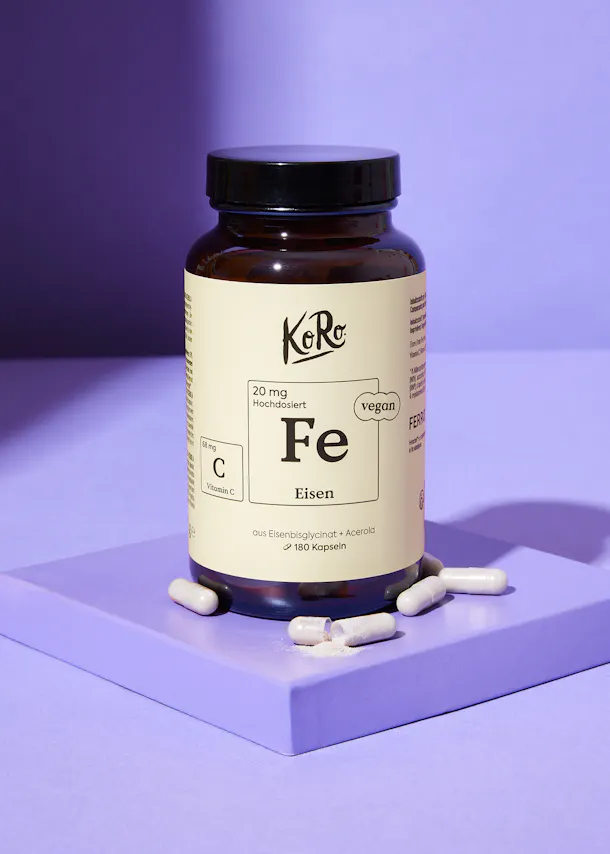 eine braune Flasche mit einem weißen Etikett mit dem Wort fe