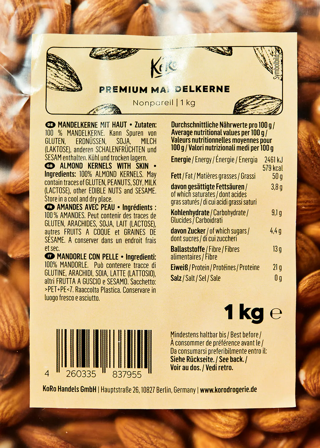 l' arrière d' un sac de noix d' amandes avec une étiquette de 1 kg