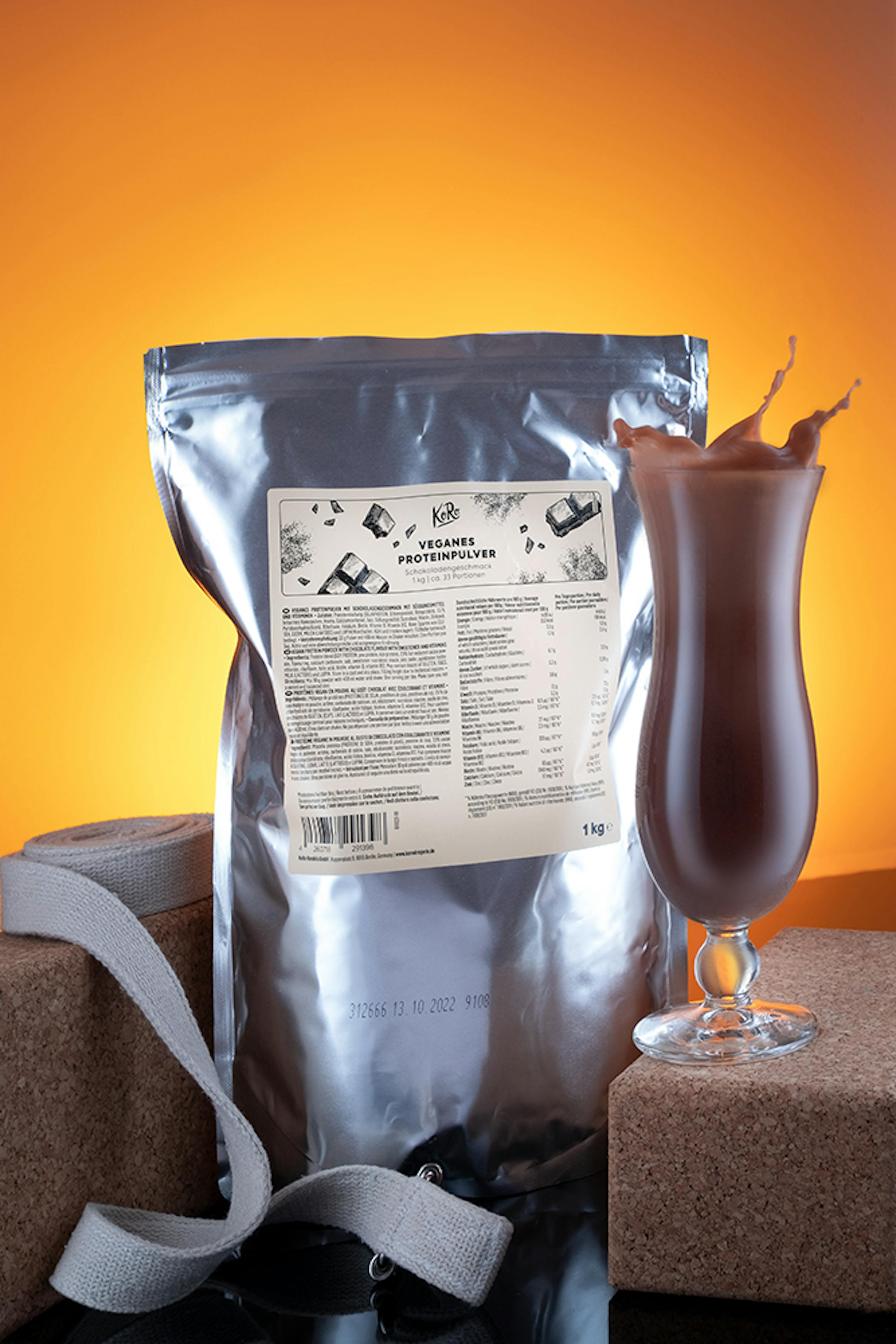 a bag of proteinpulver sits next to a glass of milk