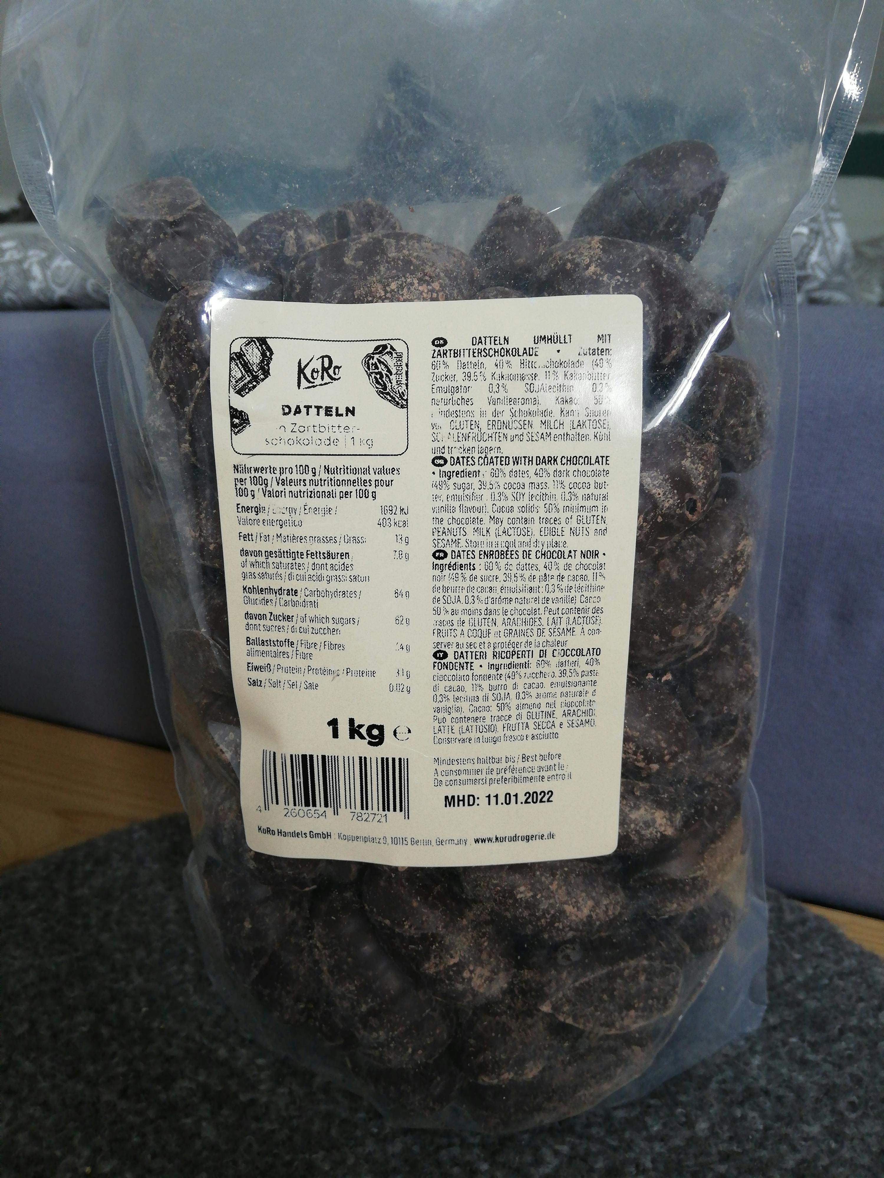 l' etichetta di un sacchetto di cioccolato scuro è in lingua tedesca