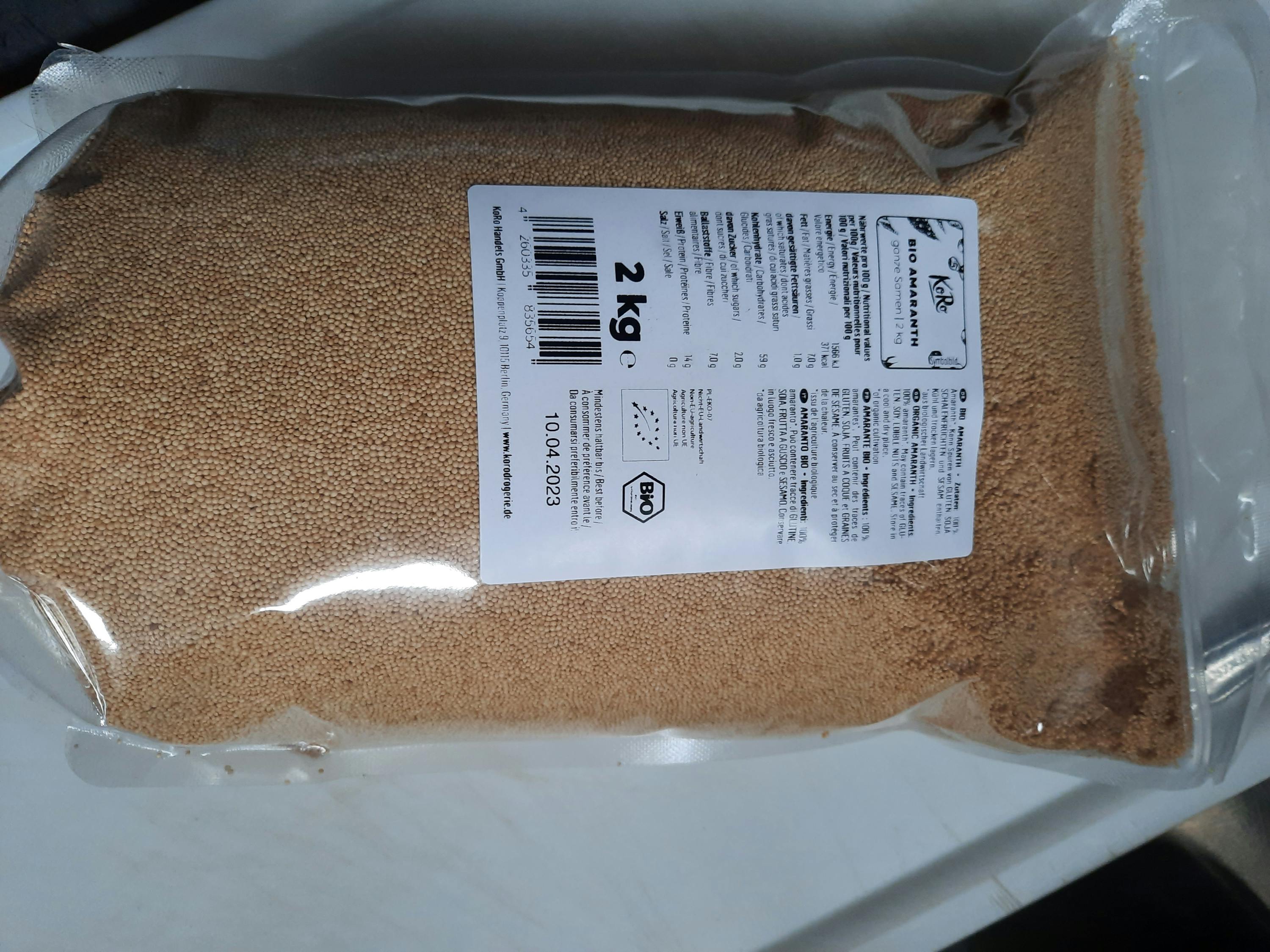 ein Plastikbeutel mit einem Etikett und einem Gewicht von 2 kg