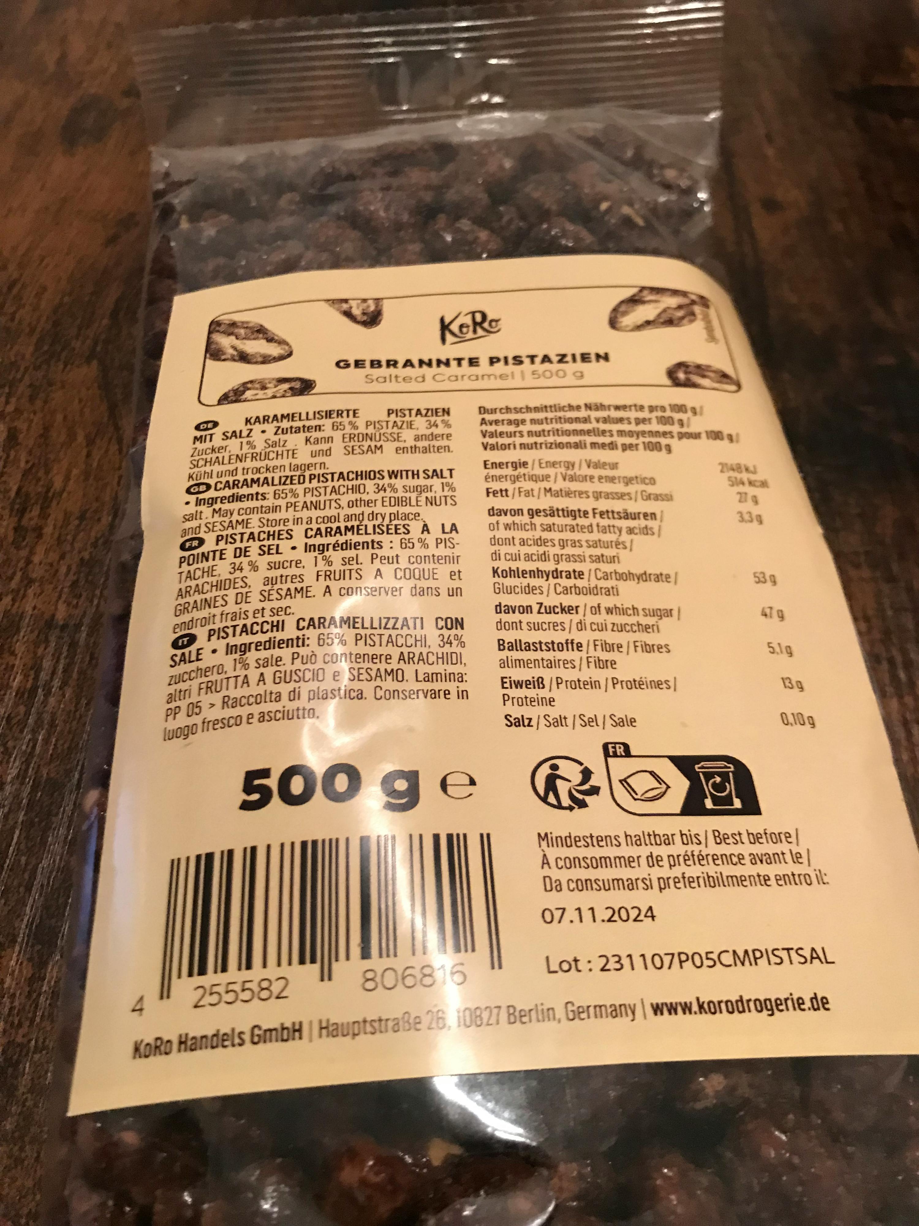the back of a bag of pistachios has a label that says 500g