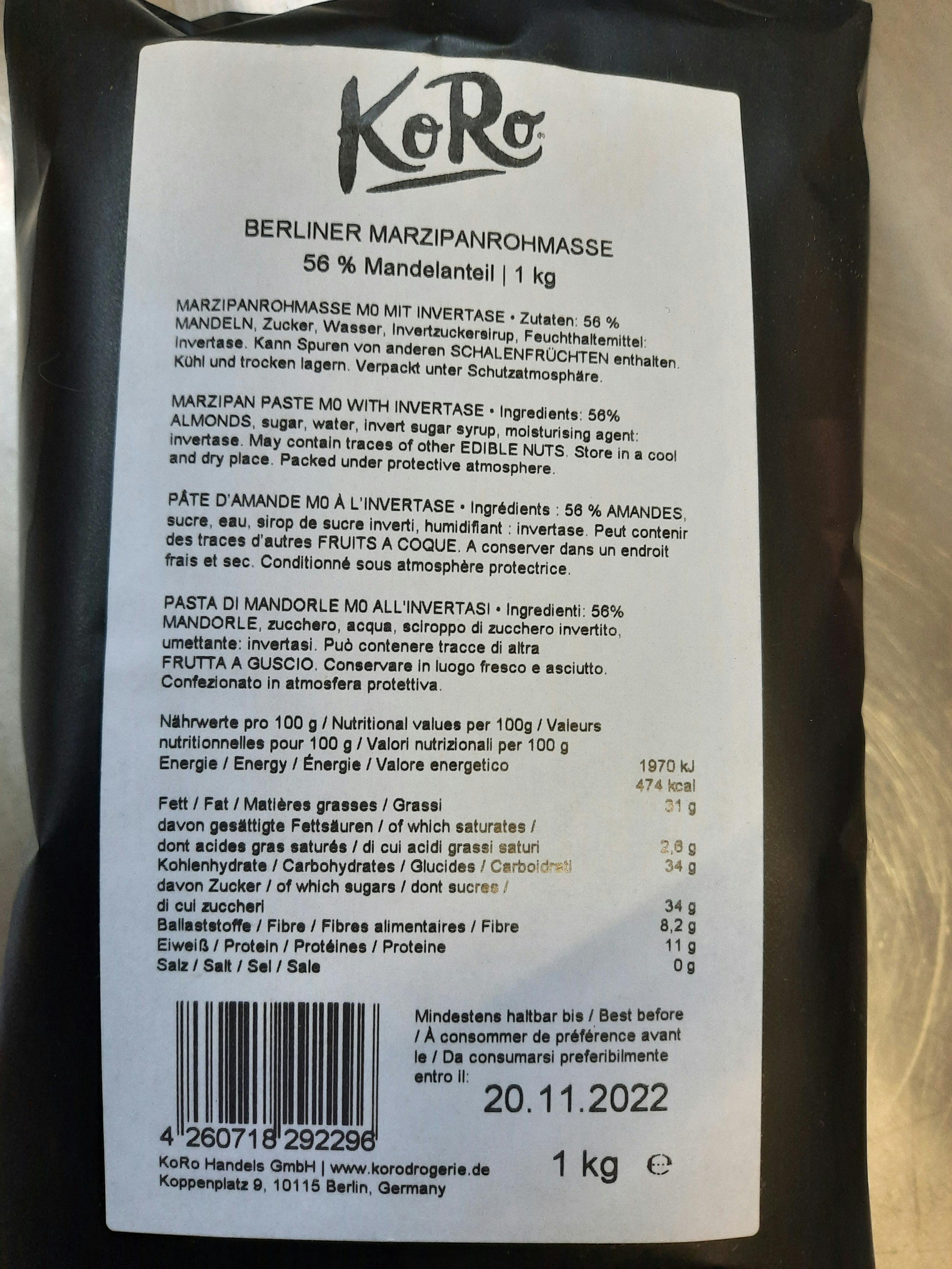 l' arrière d' un sac d' amandes avec une étiquette blanche