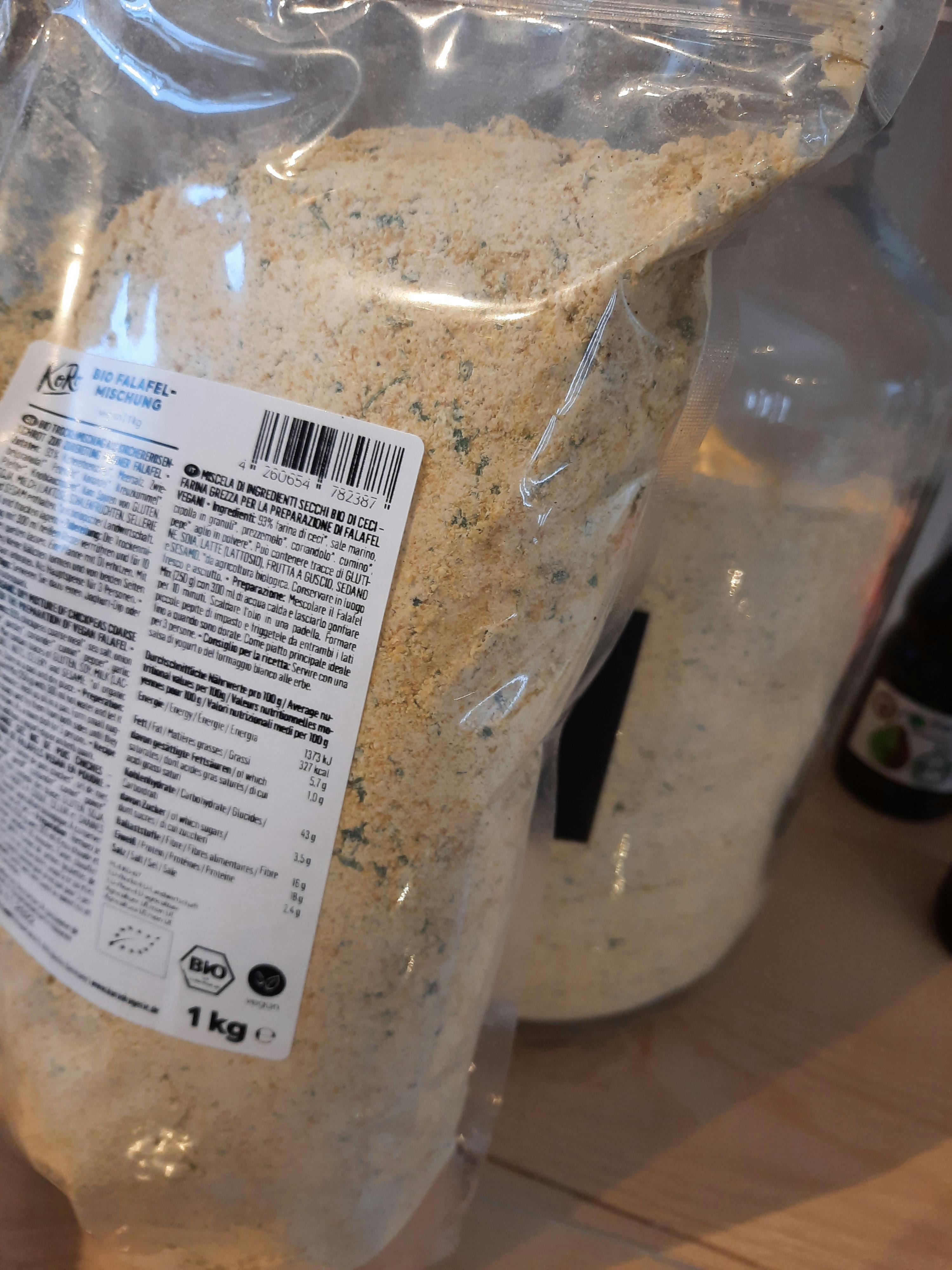 a bag of food with a label that says 1 kg on it