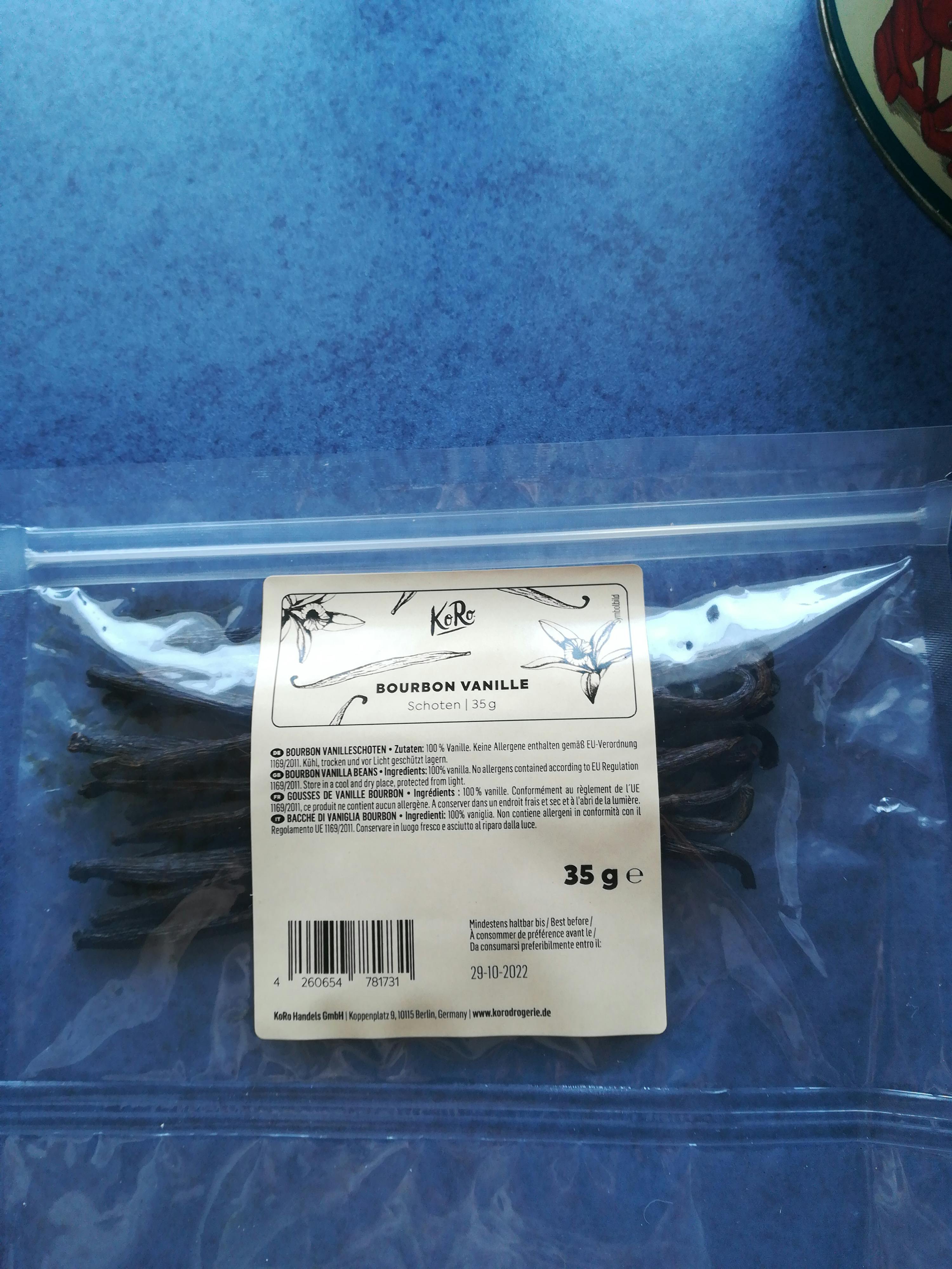 un sacchetto di bourbon vaniglia 35 g è seduto su un tavolo