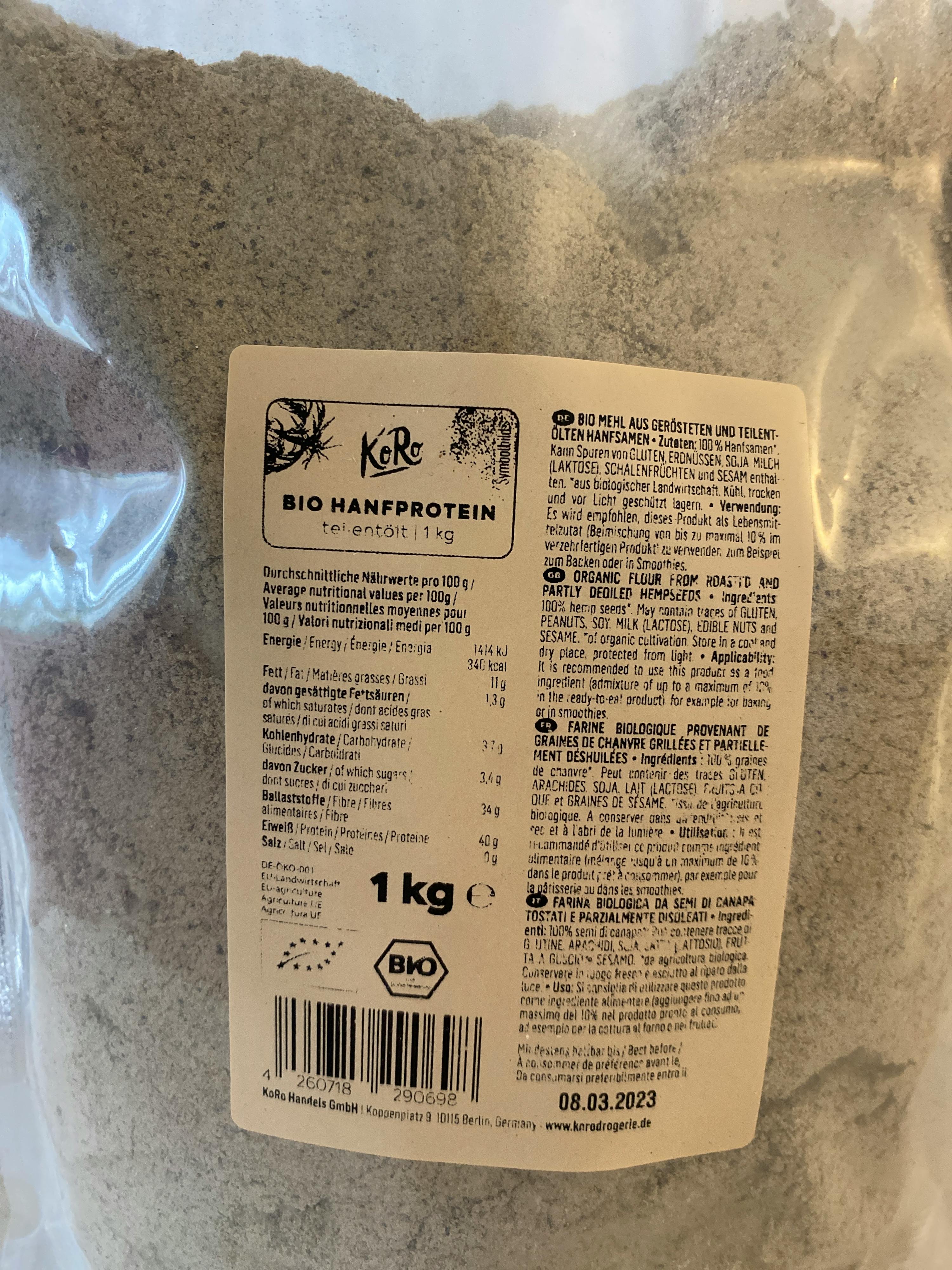 l' etichetta di un sacchetto di proteine di canapa è in lingua tedesca